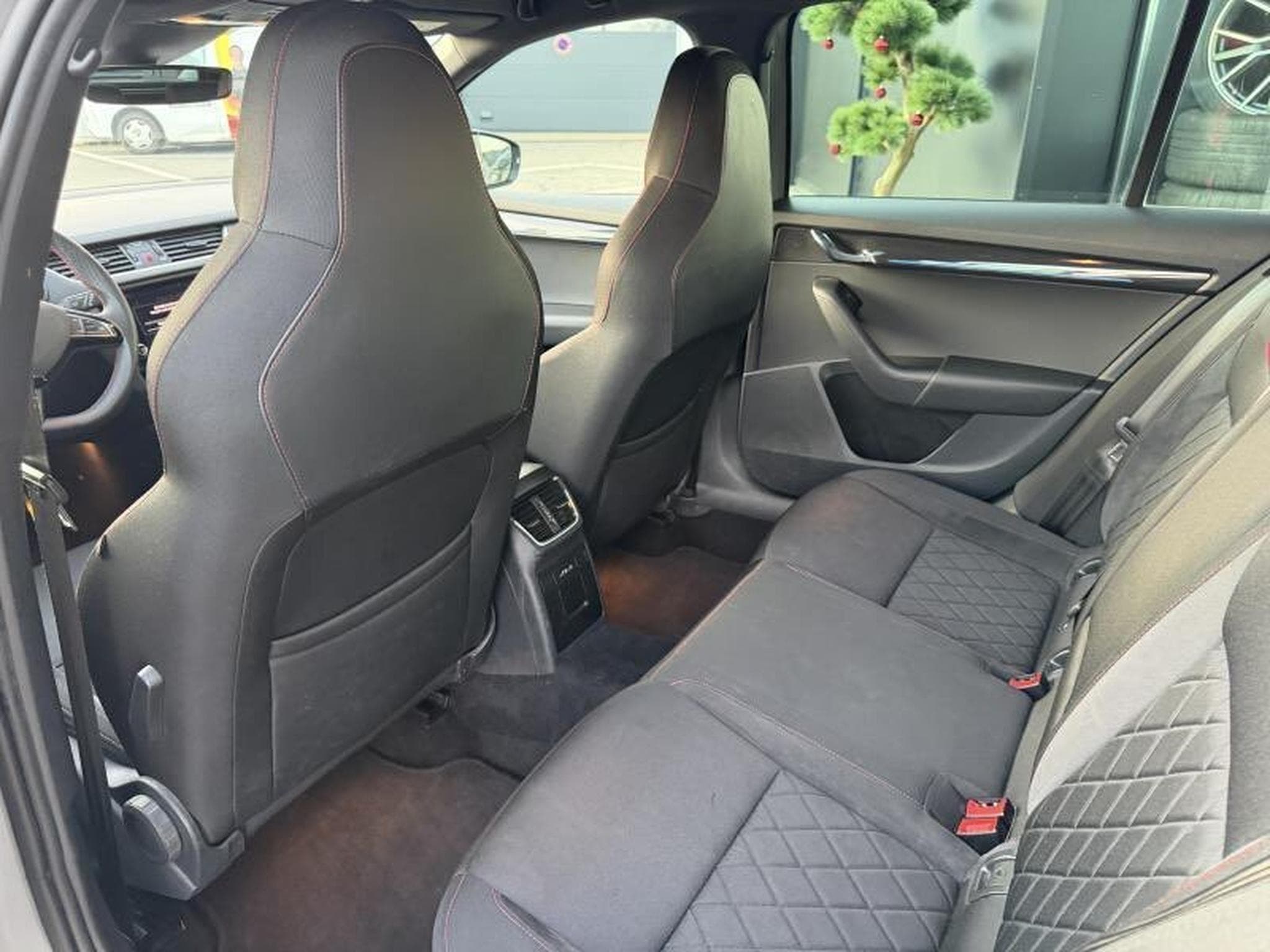 Skoda Octavia RS 2.0L 245CV (2018) - Photo 6