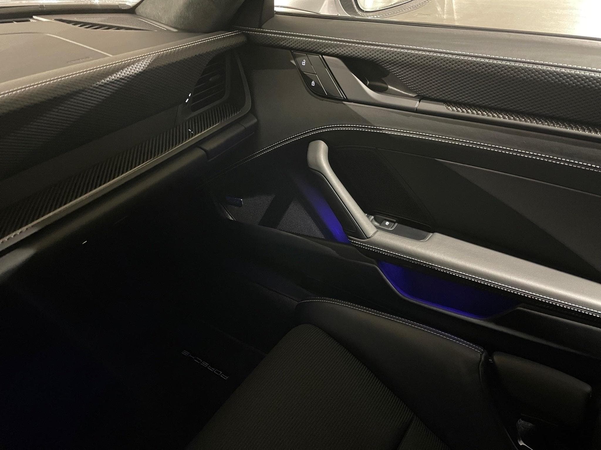 Porsche 911 GT3 Touring (2024) - Photo 9