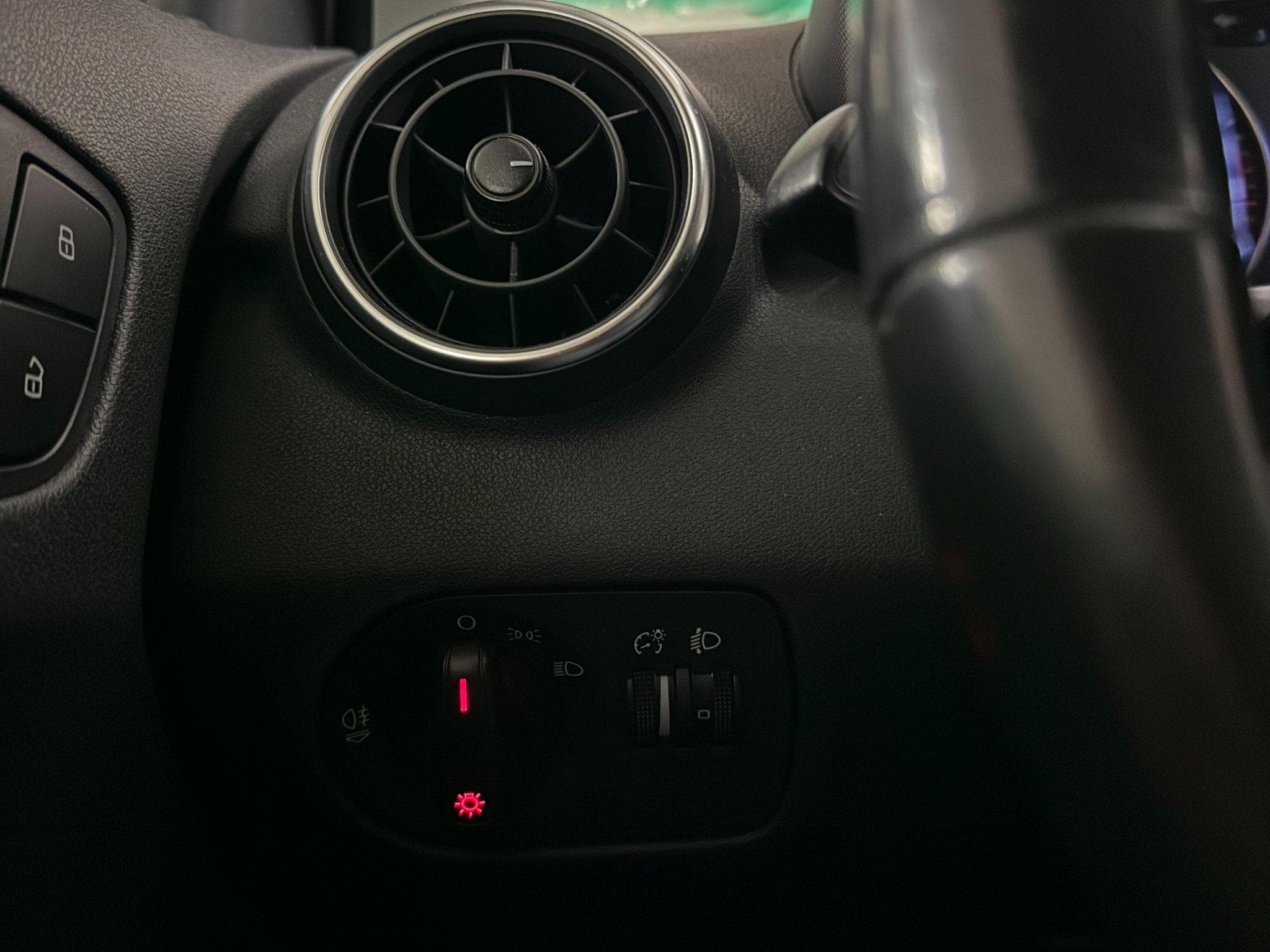 Audi A1 Sportback 1.2 TFSI 86 HP (2013) - Foto 12