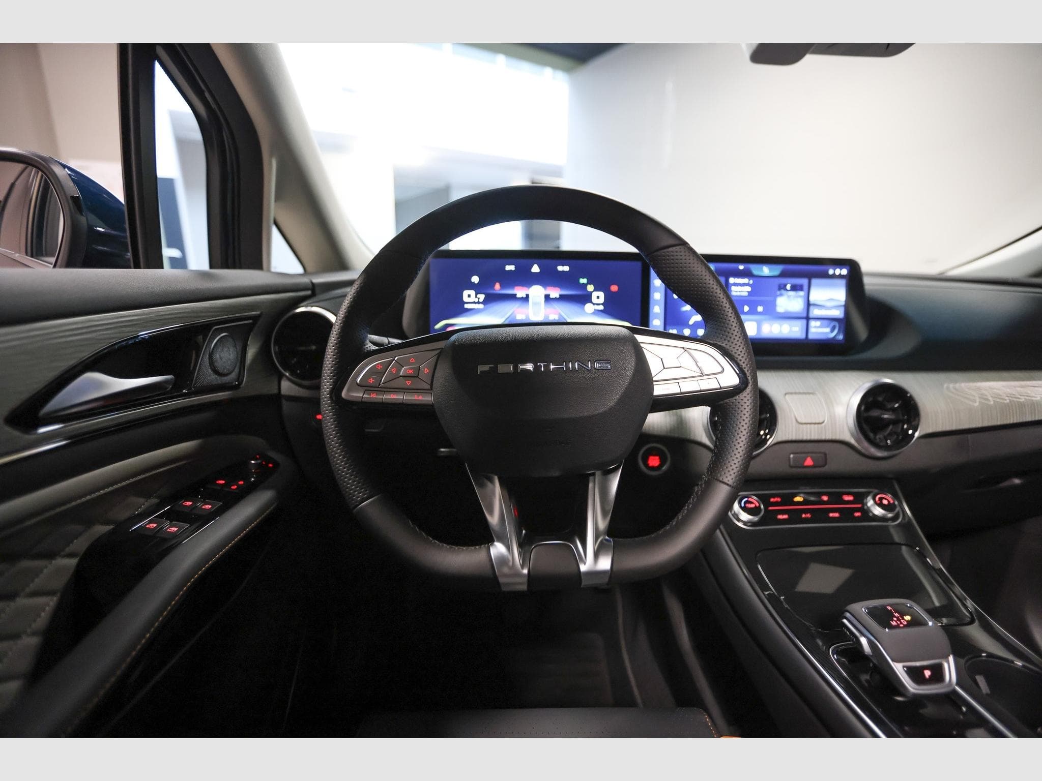 Forthing U-Tour 1.5 TURBO AUTO 7 PLACES (2026) - Photo 9