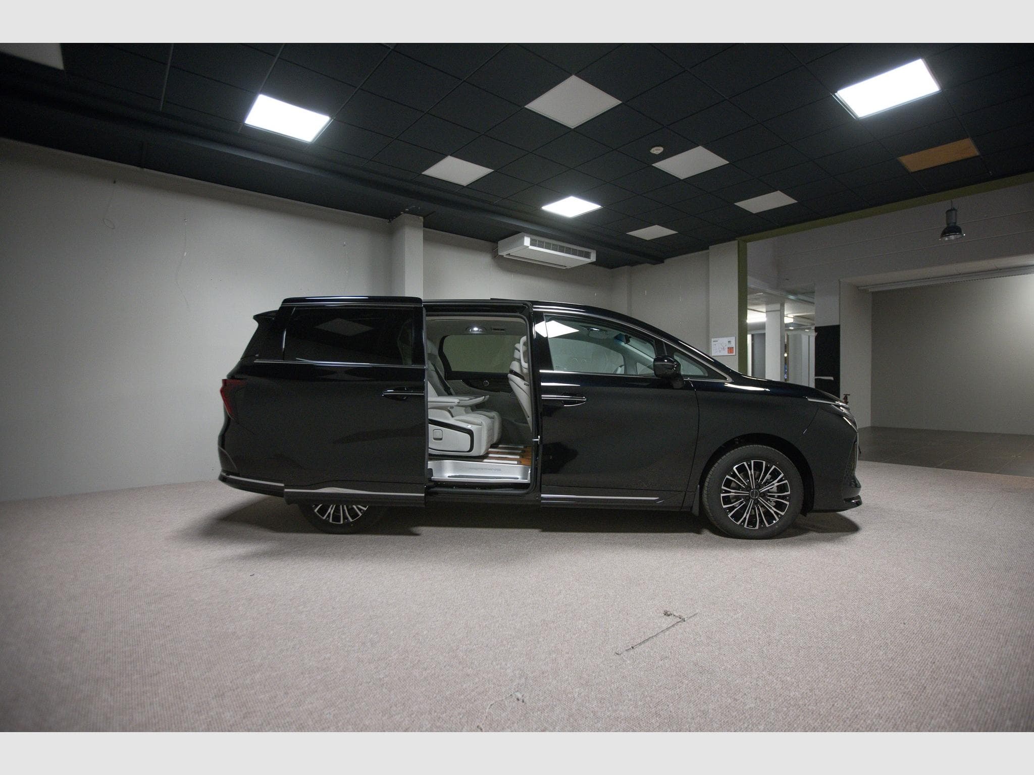 Forthing 9 1.5 HEV 7 PLACES FULL HYBRID (2026) - Photo 3