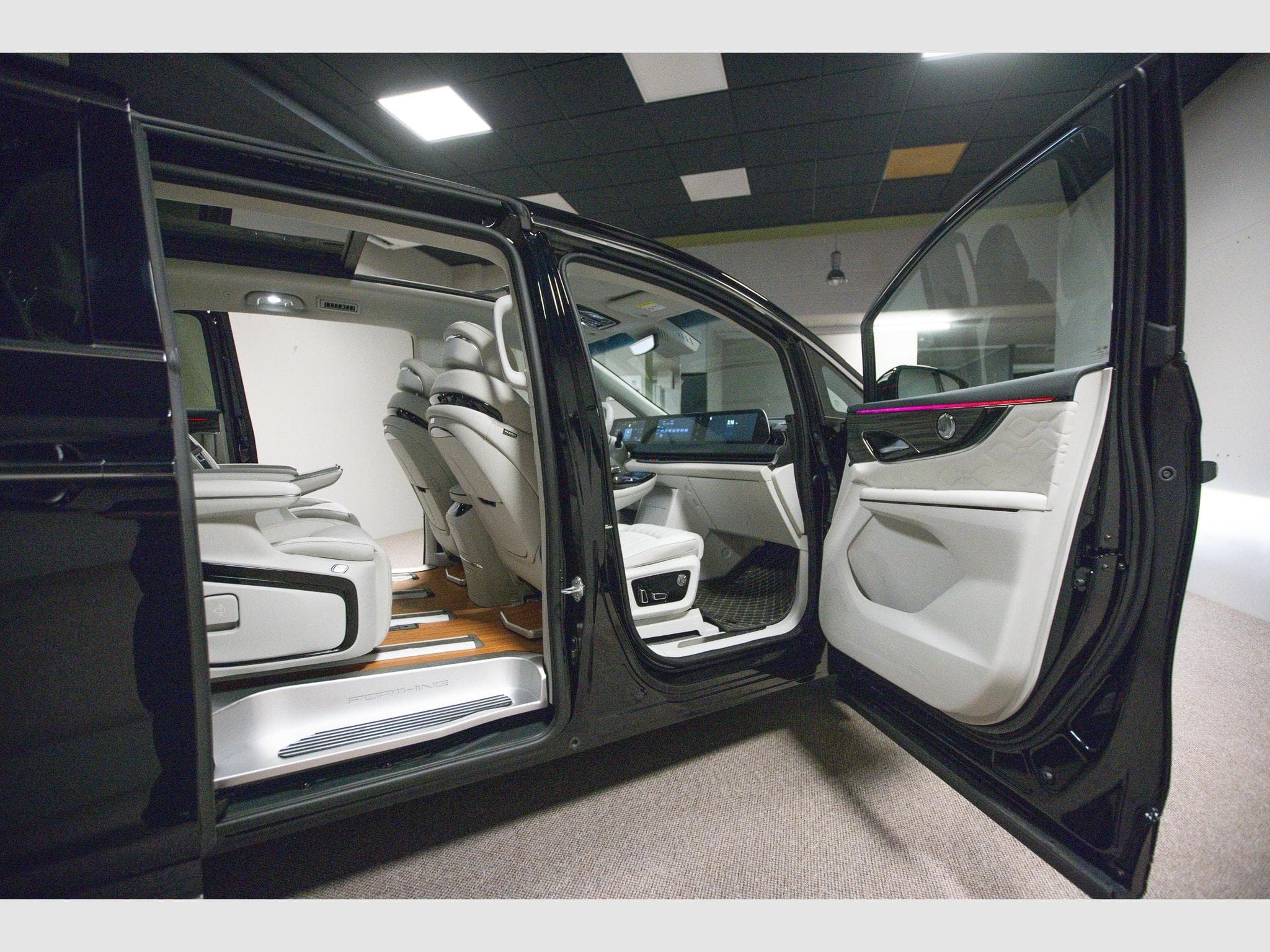 Forthing 9 1.5 HEV 7 PLACES FULL HYBRID (2026) - Photo 13