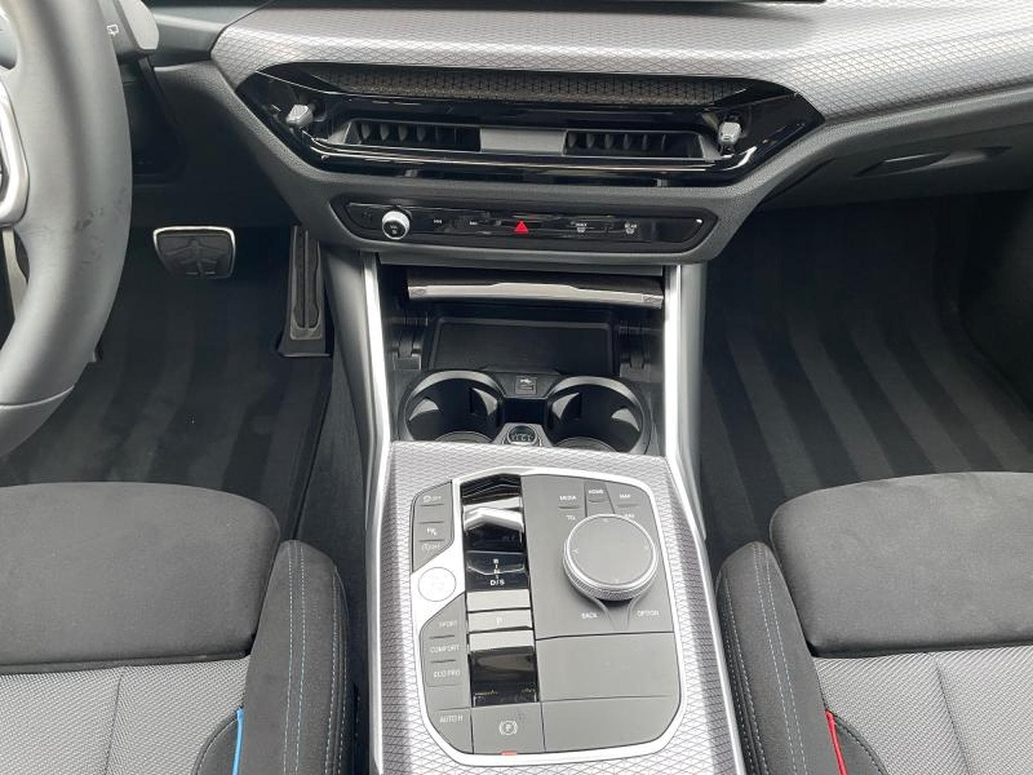 BMW 340 M340i xDrive Touring Kit M Sport (2024) - Foto 9