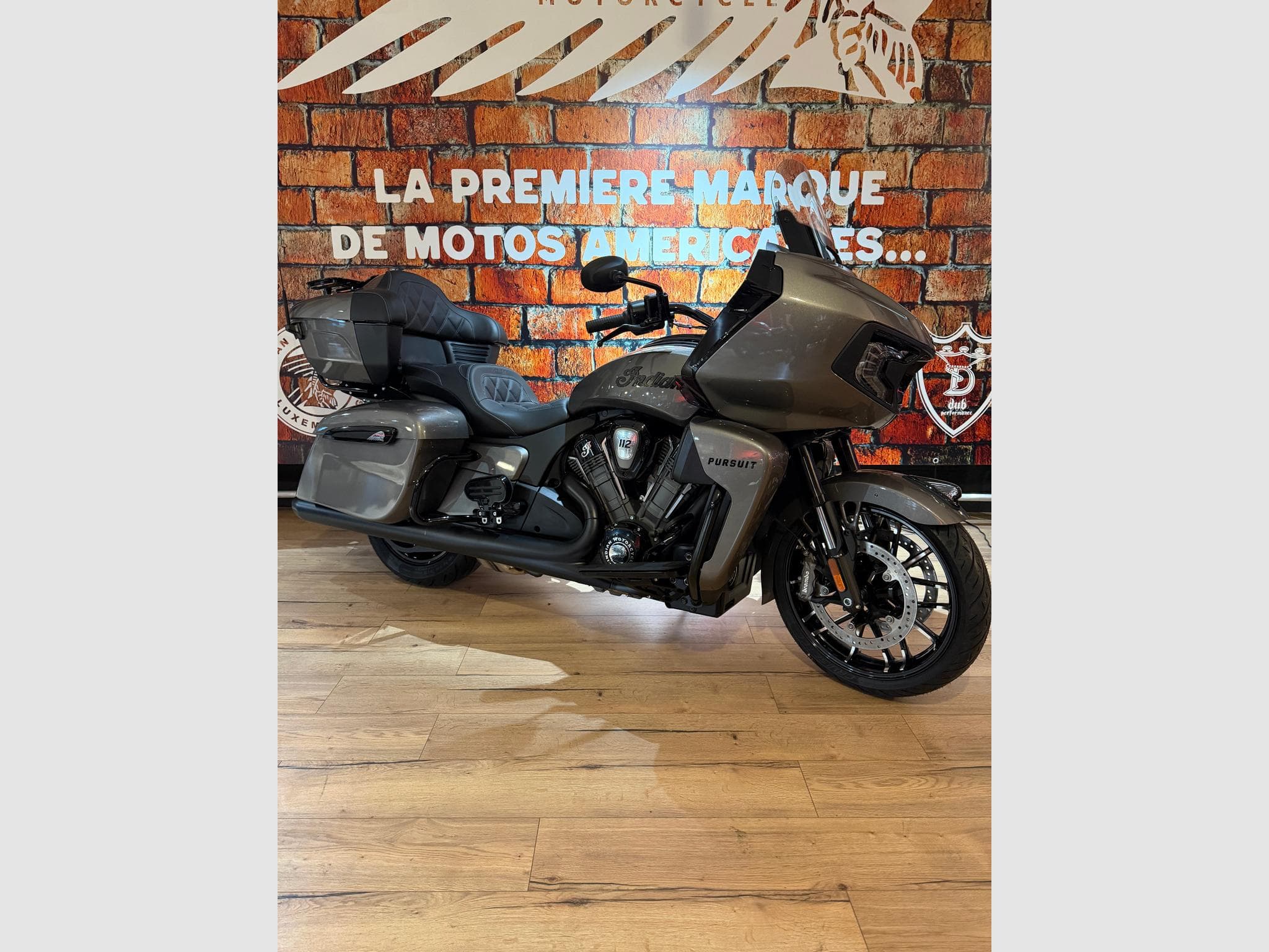 Indian Challenger PURSUIT DARK HORSE (2026) - Photo 1