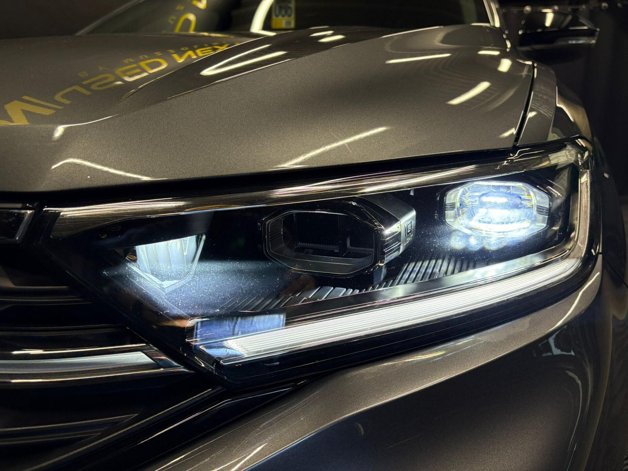 VW T-Roc R 4Motion 2.0 TSI 300cv CAMERA/PANO/AKRAPOVIC (2022) - Foto 7
