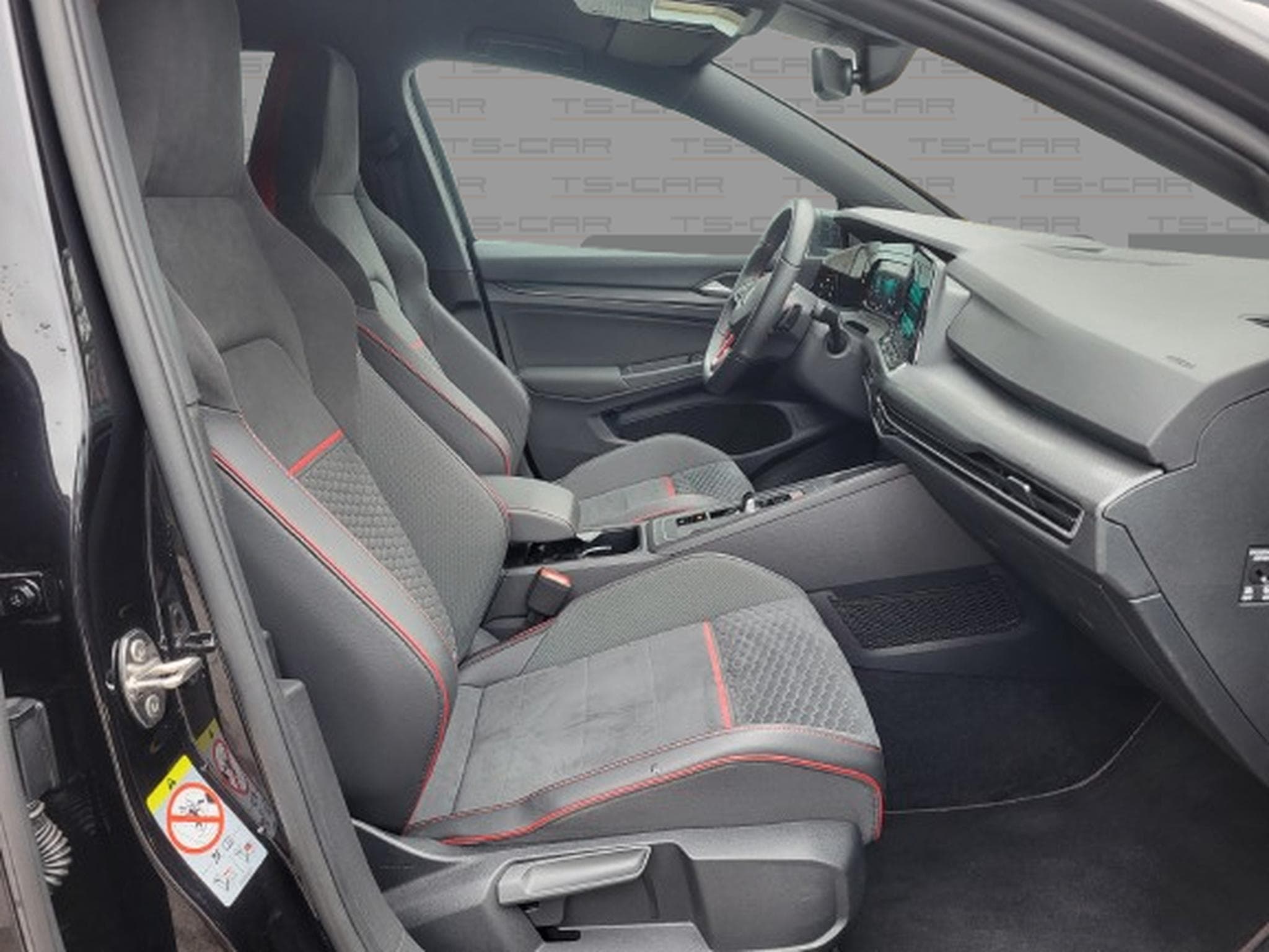 VW Golf VIII GTI Clubsport 2.0 TSI 300CV DSG7 (2021) - Foto 13