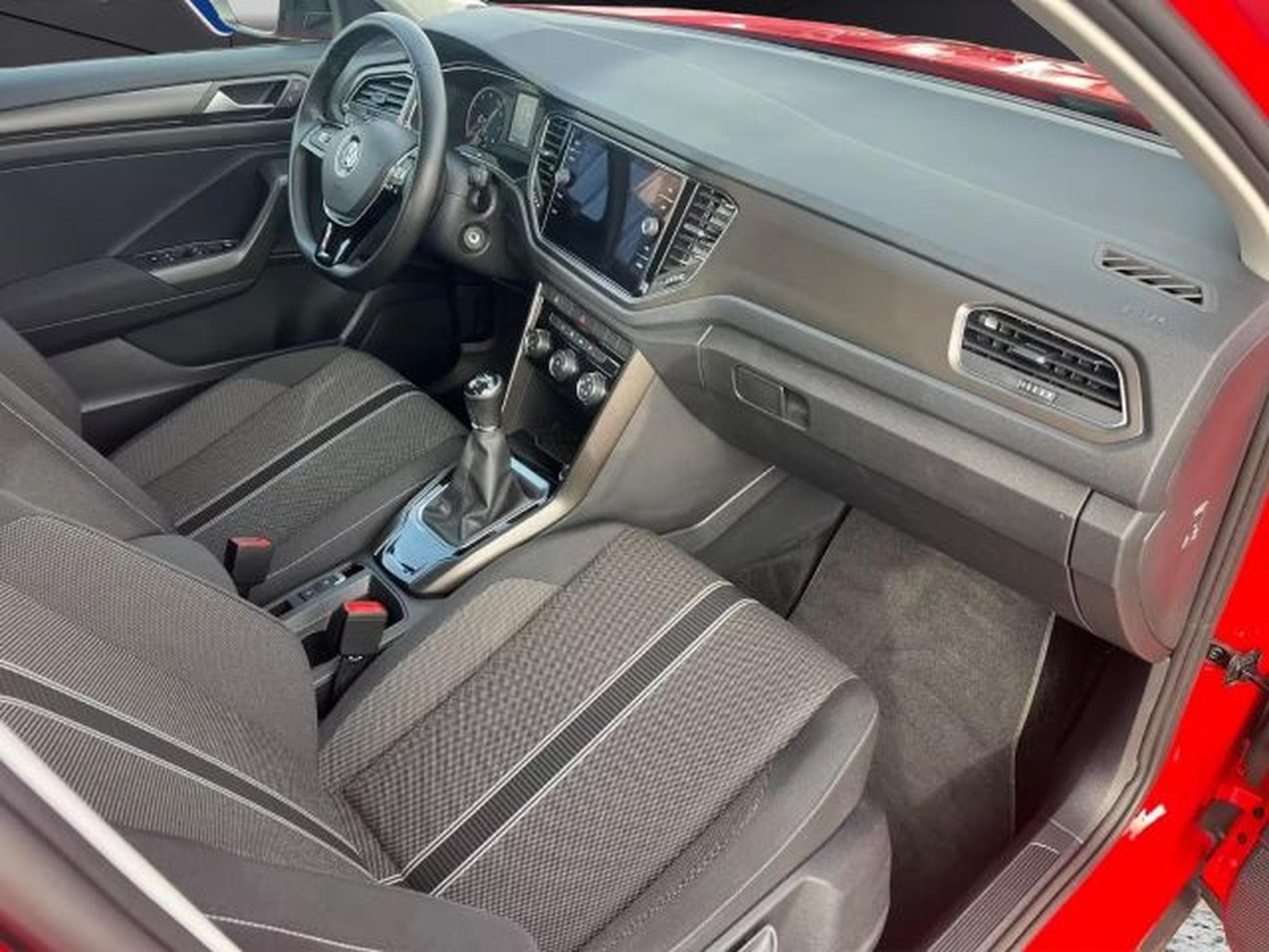 VW T-Roc T-Roc 1,5 TSI KLIMA,NAVI,PANO,ESP,MFL,MFD,SHA (2019) - Photo 13