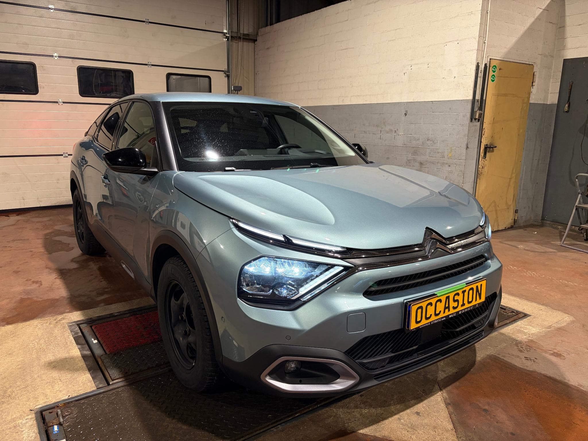 Citroën C4 1.5 130 cv eat 8 shine (2023) - Photo 1