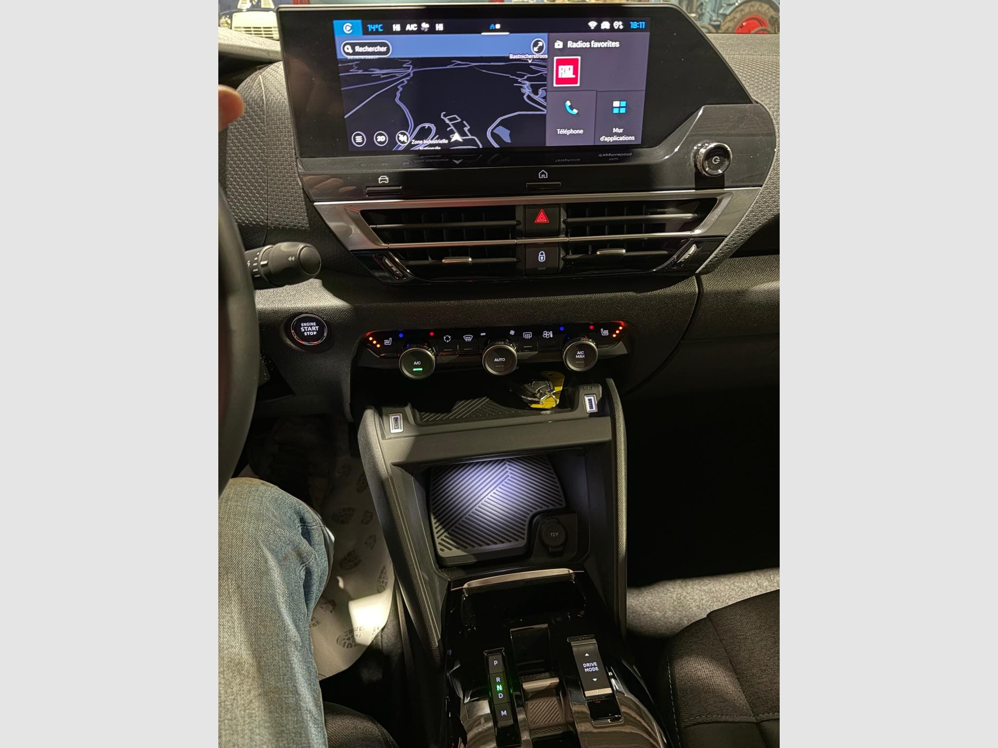 Citroën C4 1.5 130 cv eat 8 shine (2023) - Photo 4