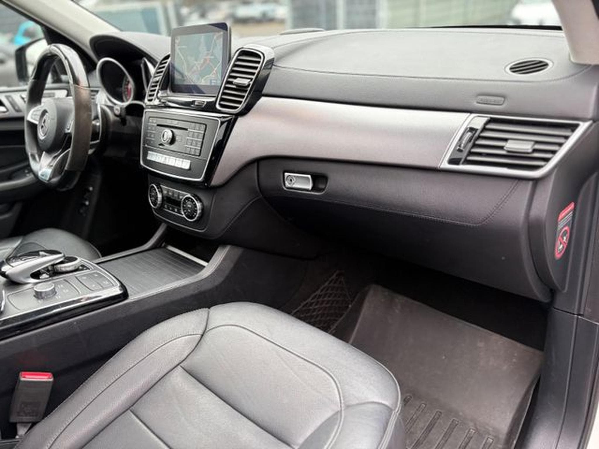 Mercedes GLE 43 AMG GLE 43 AMG 4MATIC* KAMERA*AHK*21 Z.*KEYLESS*PANO (2017) - Photo 15