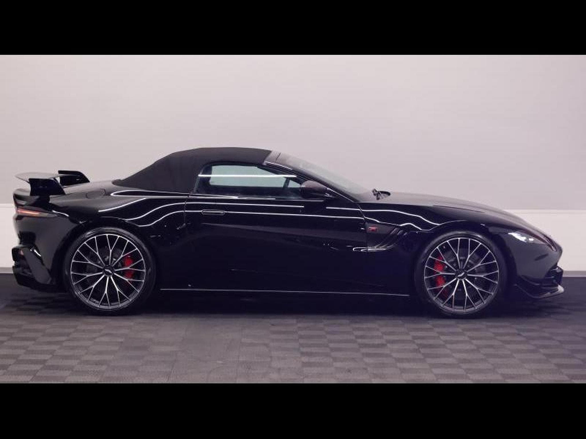 Aston-Martin V8 Vantage Roadster F1 Edition (2022) - Foto 7