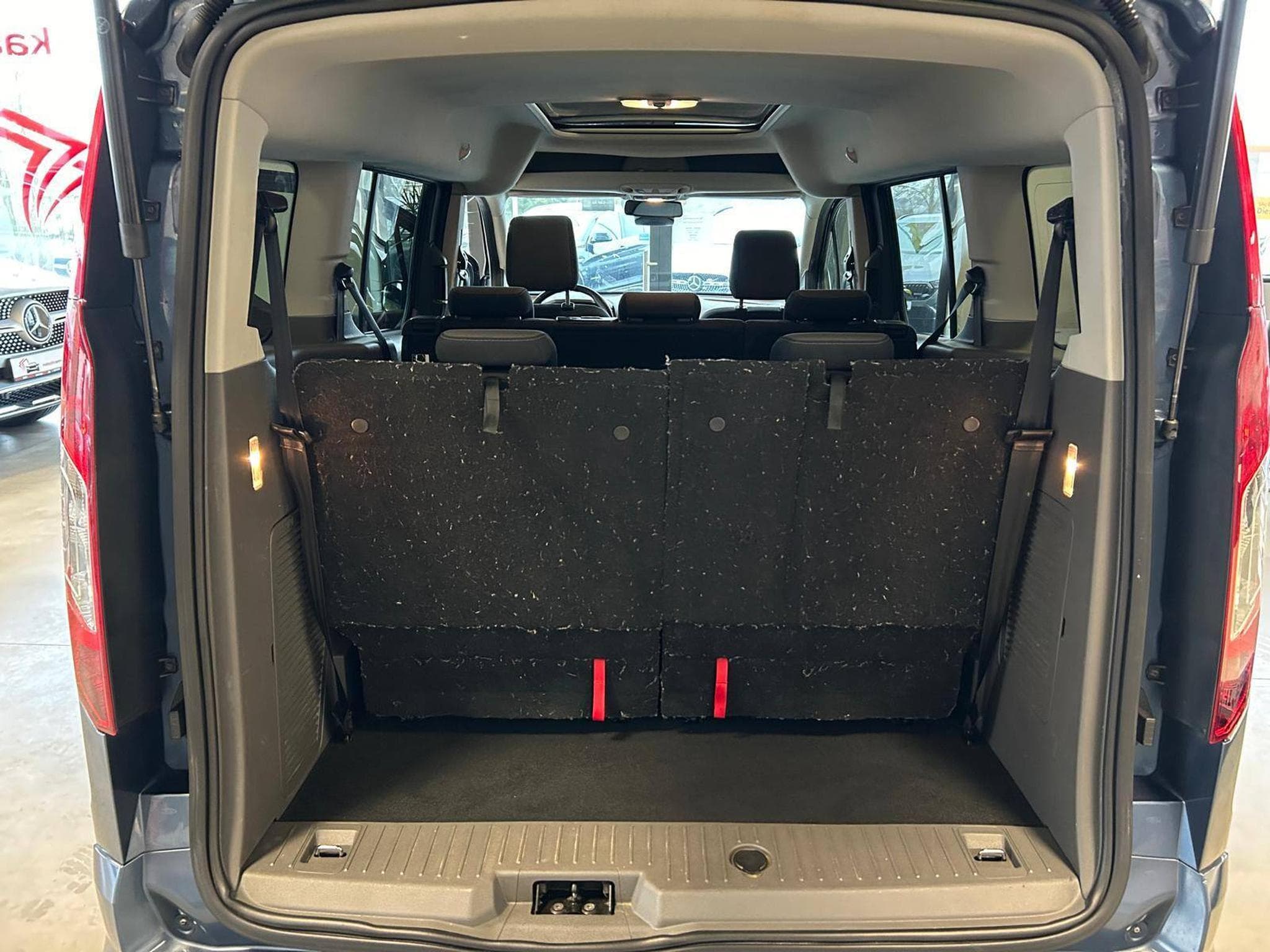 Ford Tourneo Grand Tourneo Connect (2021) - Photo 12