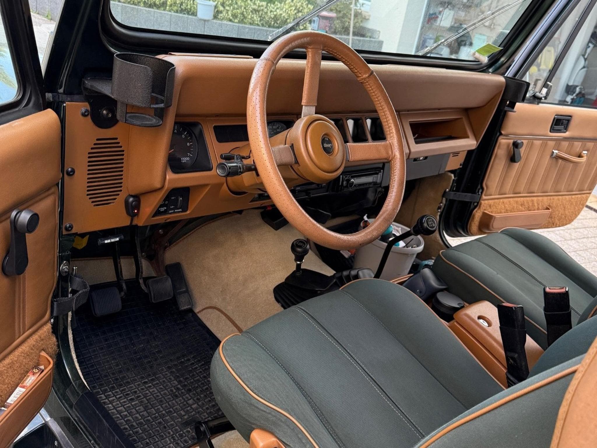 Jeep Wrangler 4.0 Sahara (1996) - Foto 4