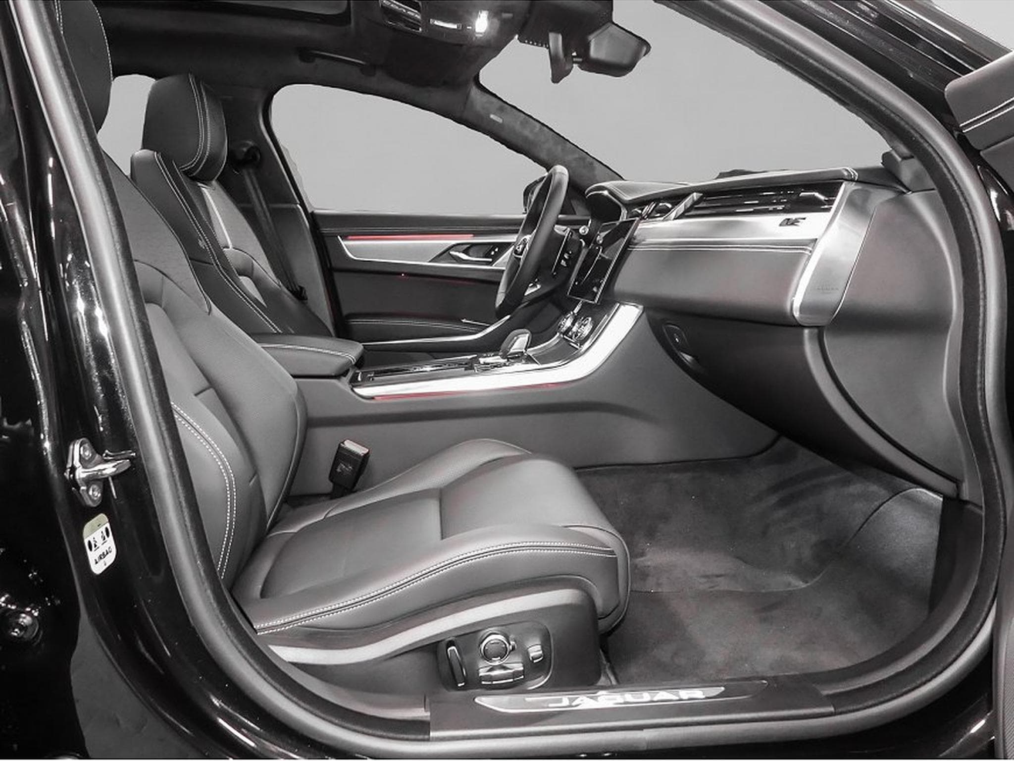 Jaguar XF (2023) - Photo 3