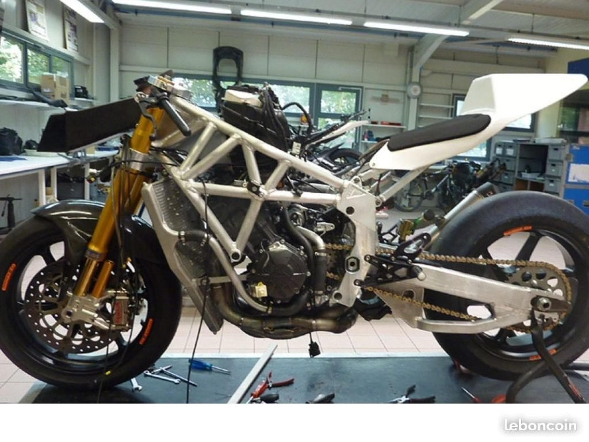 Honda CBR Moto2 MG Compétition (2010) - Photo 13
