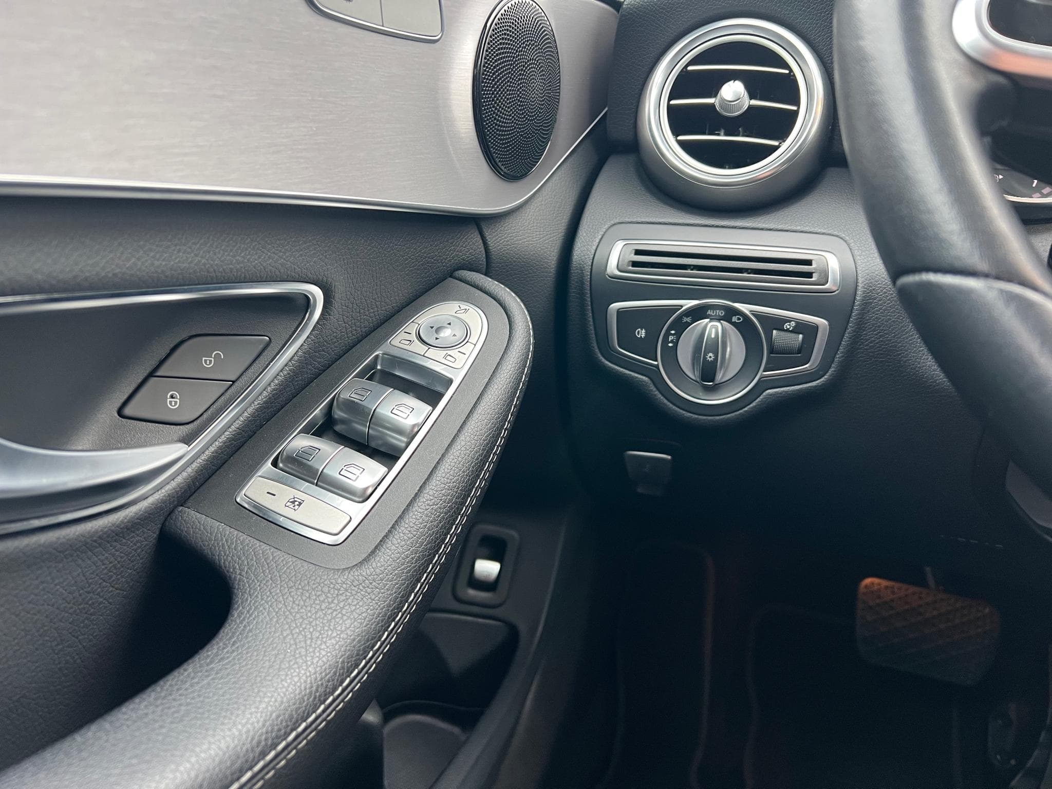 Mercedes C 200 C200d  9G-Tronic Avantgarde LED (2019) - Photo 15