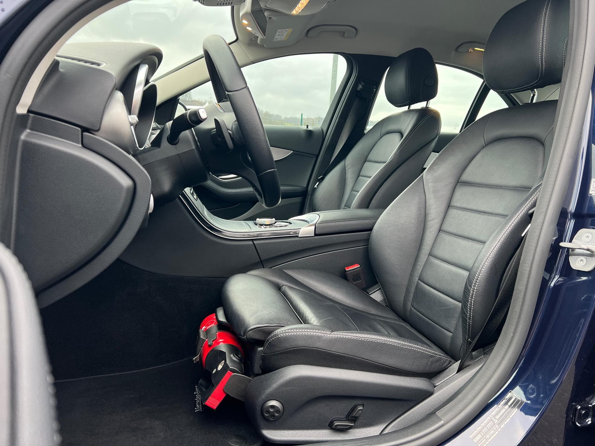 Mercedes C 200 C200d  9G-Tronic Avantgarde LED (2019) - Photo 14