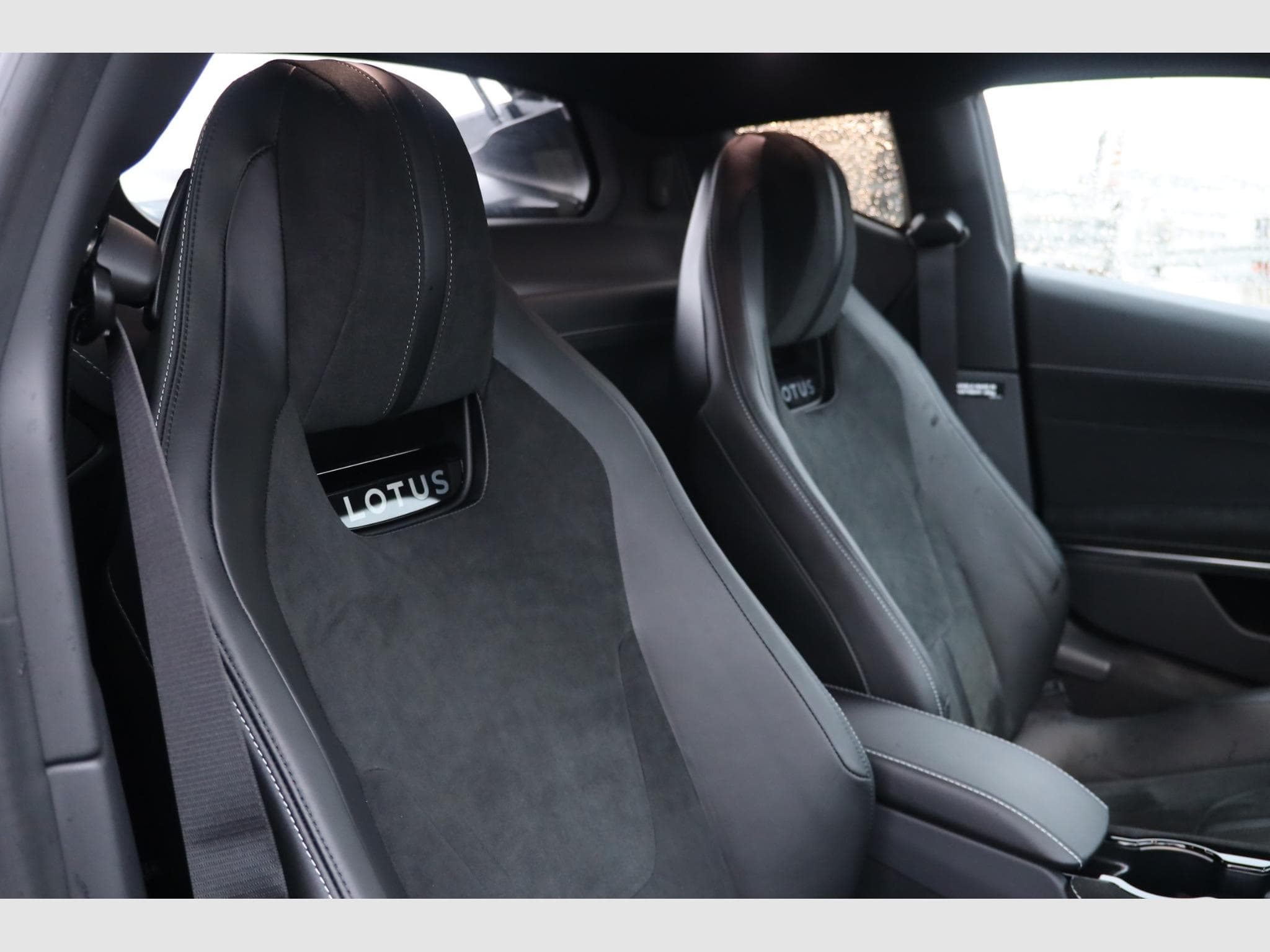 Lotus Emira Turbo SE (2025) - Foto 14