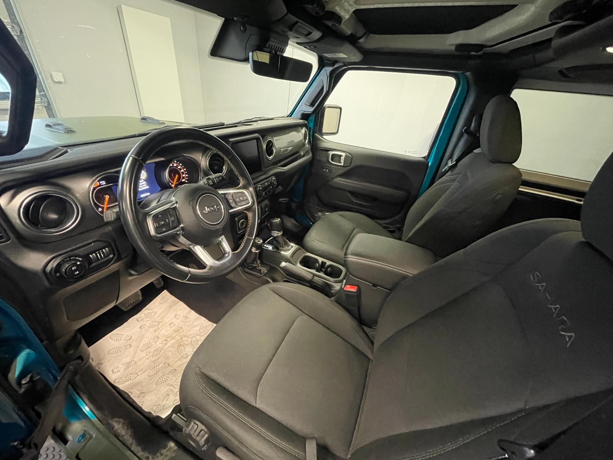 Jeep Wrangler SAHARA (2020) - Photo 3