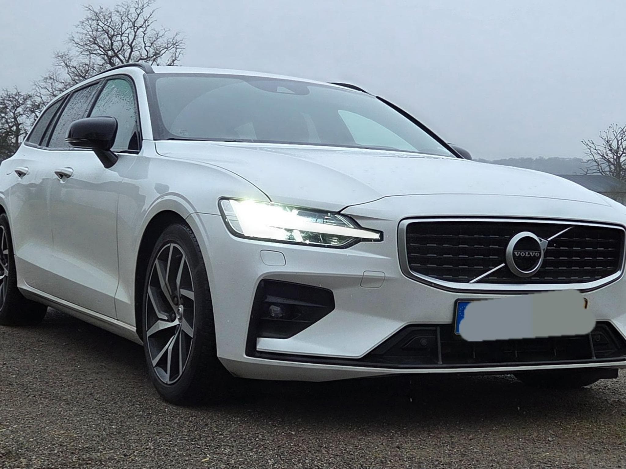 Volvo V60 R Design 4WD (2020) - Photo 1