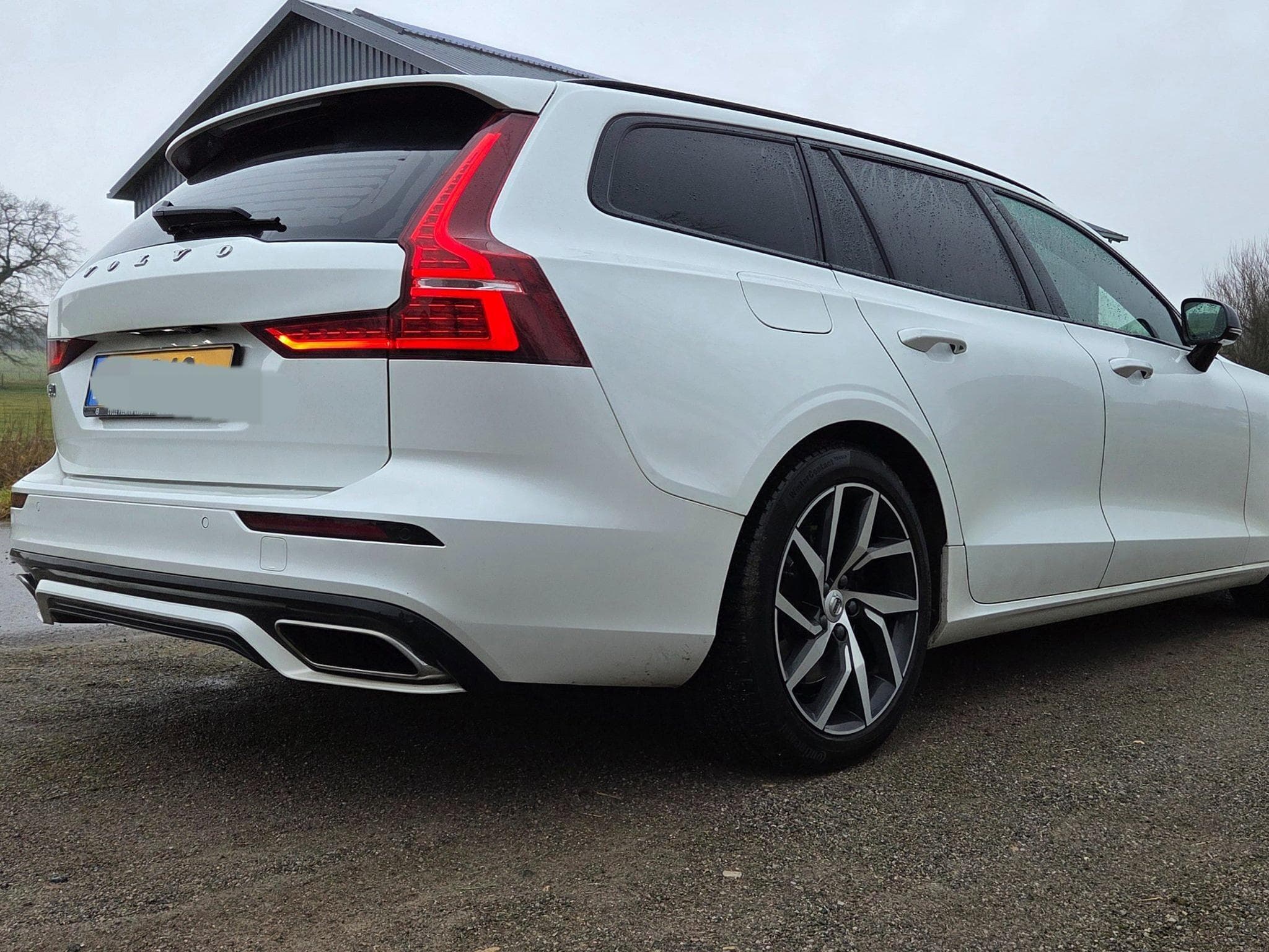 Volvo V60 R Design 4WD (2020) - Photo 2