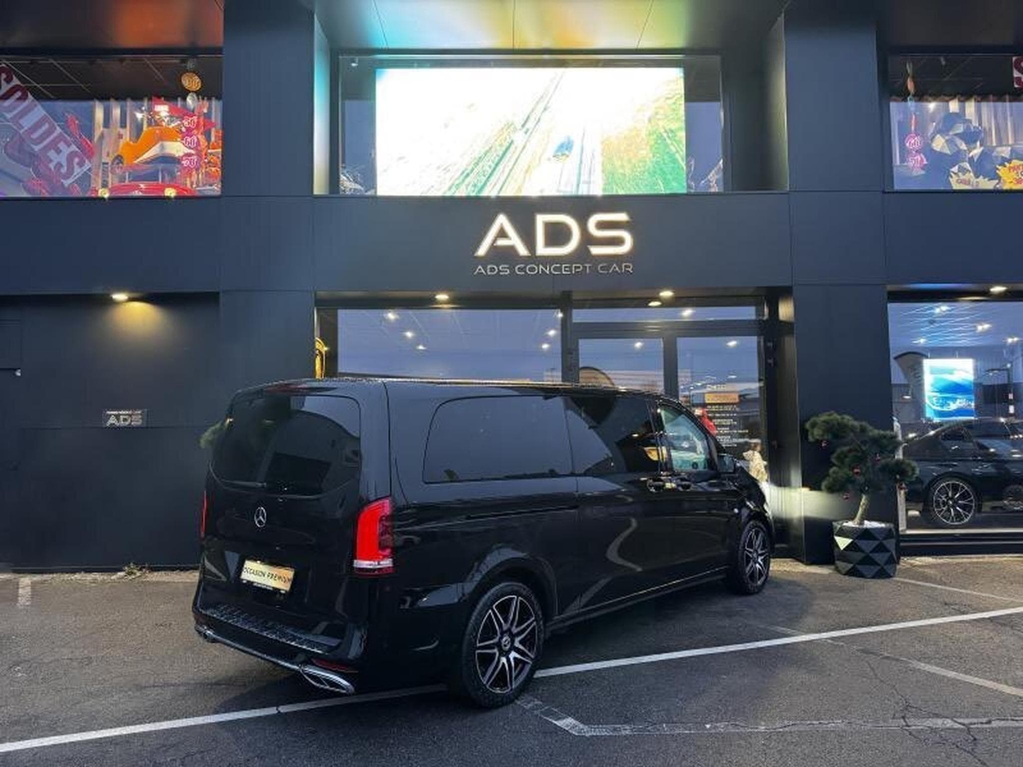 Mercedes Vito VIP CDI extra-long propul 2.0 L 136CV CDI (2023) - Foto 3