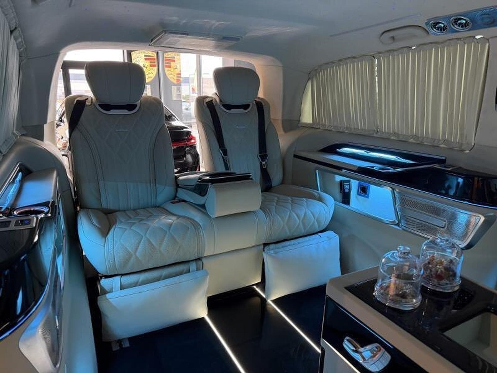 Mercedes Vito VIP CDI extra-long Maybach 2.0 136 CV L3 (2023) - Photo 2