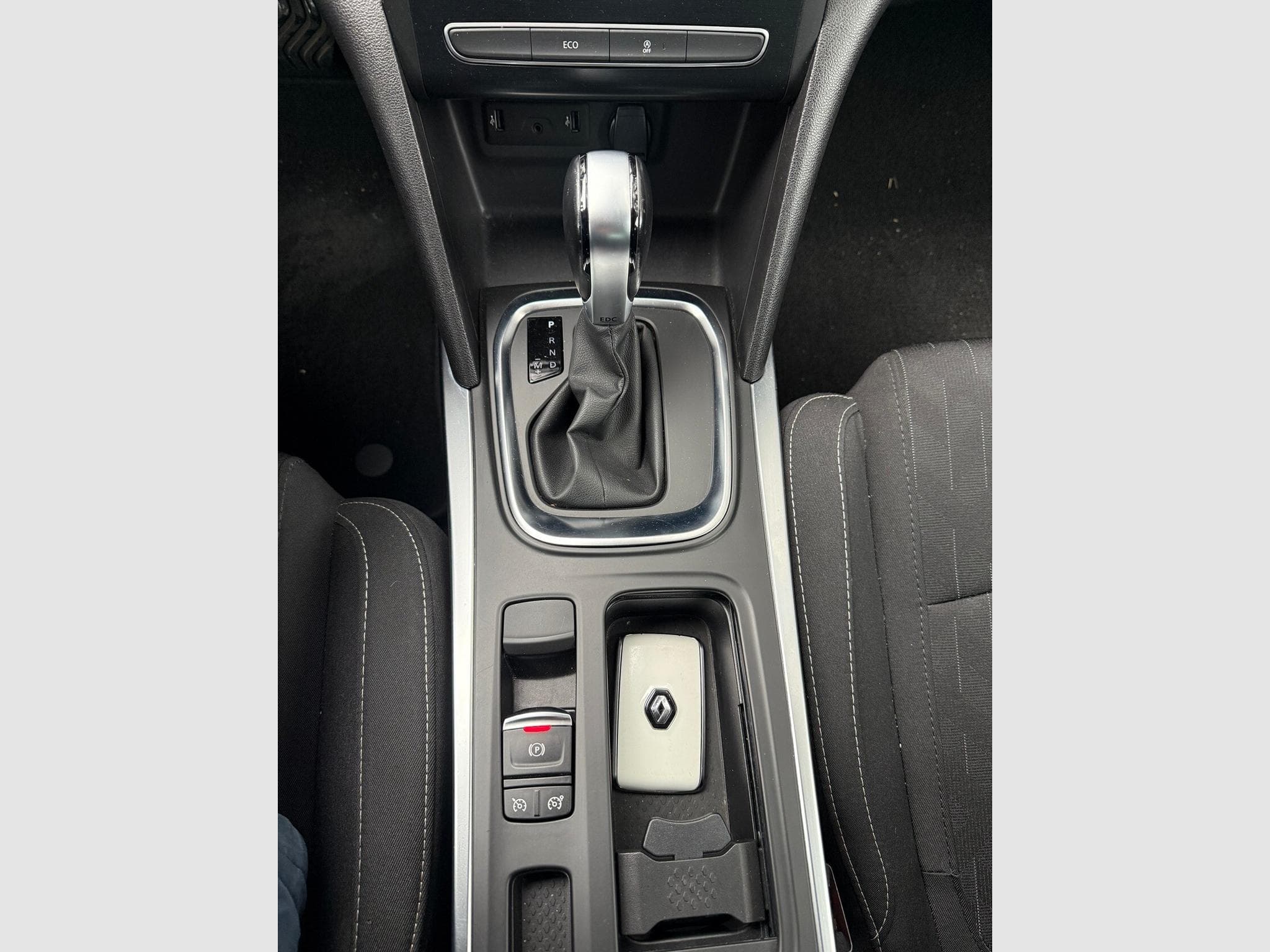 Renault Megane 1.3 TCE LIMITED EDC (2020) - Photo 9