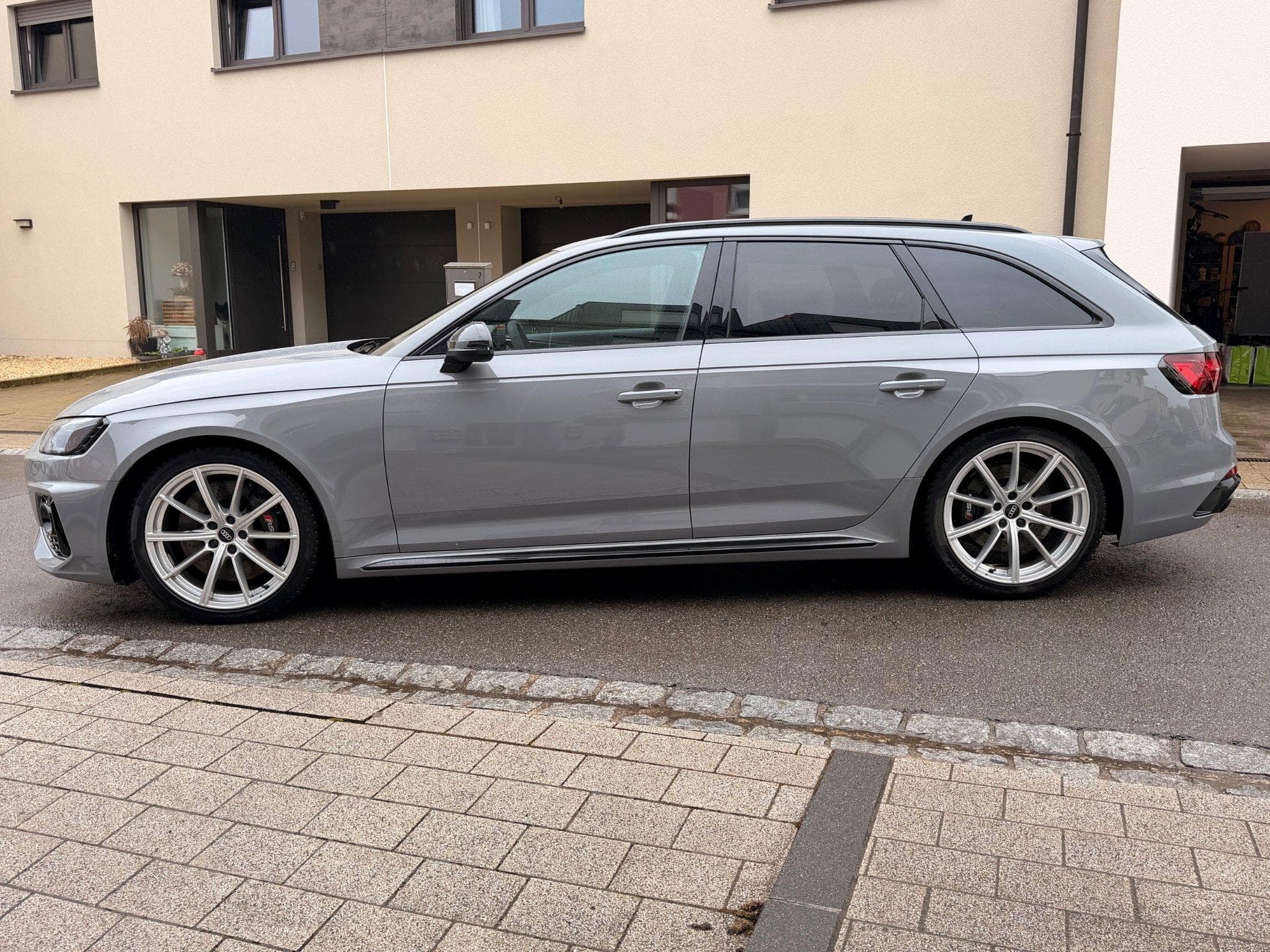 Audi RS4 (2022) - Foto 1