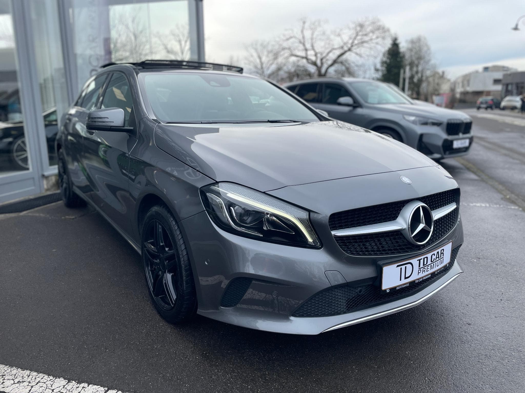 Mercedes A 180 Sport 7G-DCT Toit Ouvrant (2016) - Photo 3