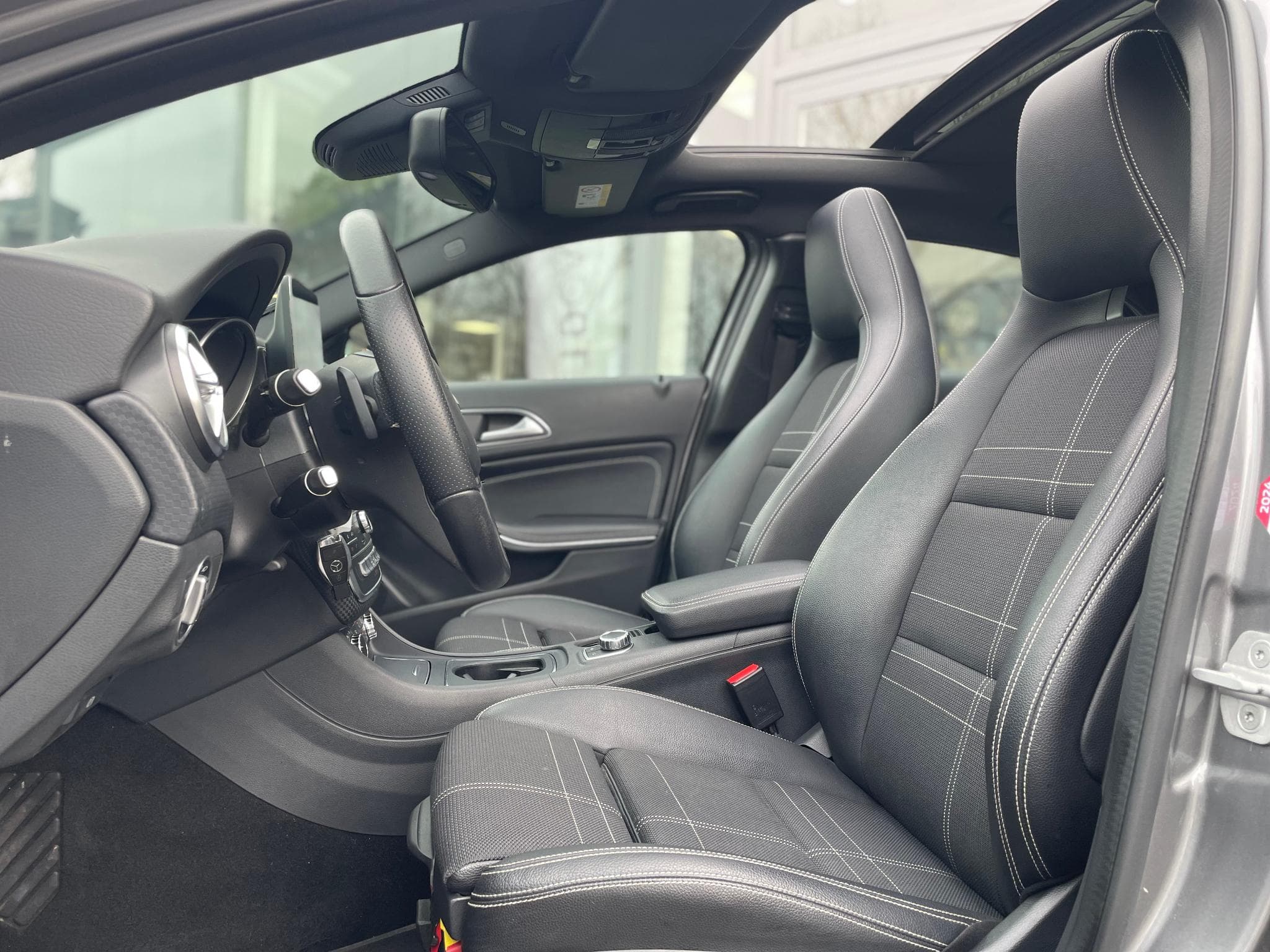 Mercedes A 180 Sport 7G-DCT Toit Ouvrant (2016) - Photo 7