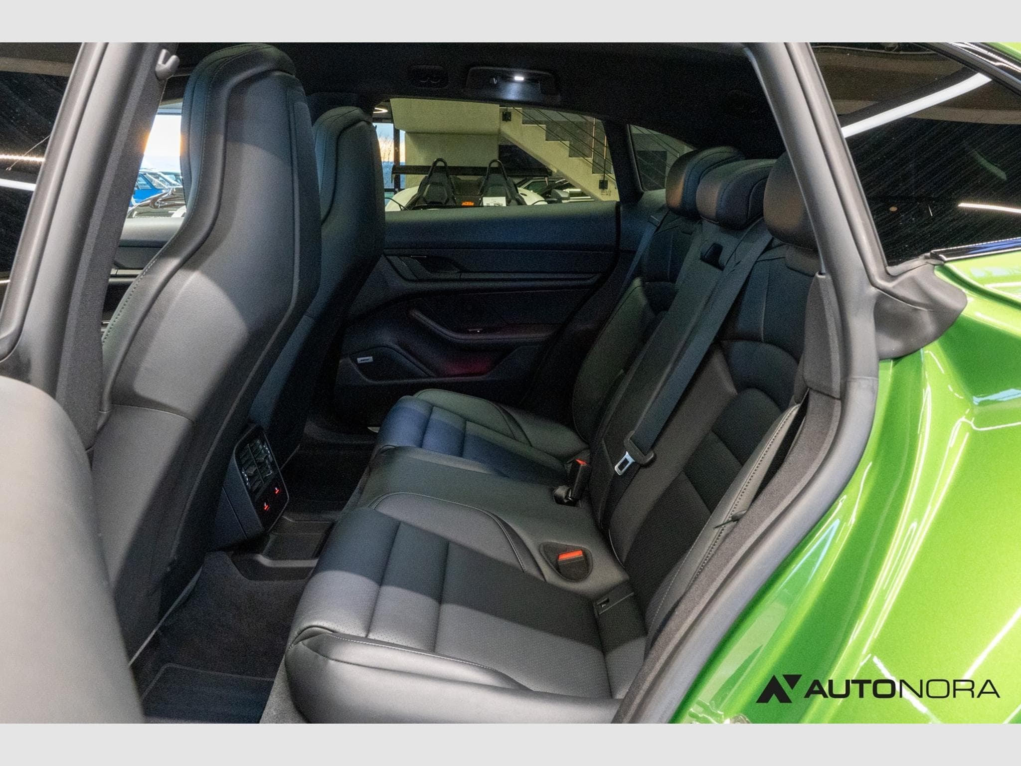 Porsche Taycan 4S Cross Turismo (2021) - Photo 14