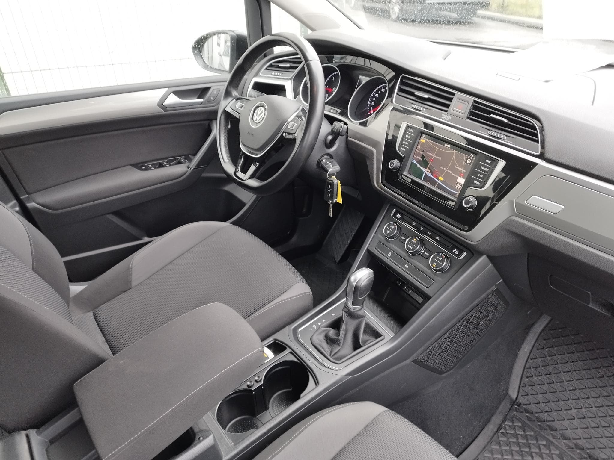 VW Touran 1.6 TDI 115 DSG7 (2016) - Foto 8