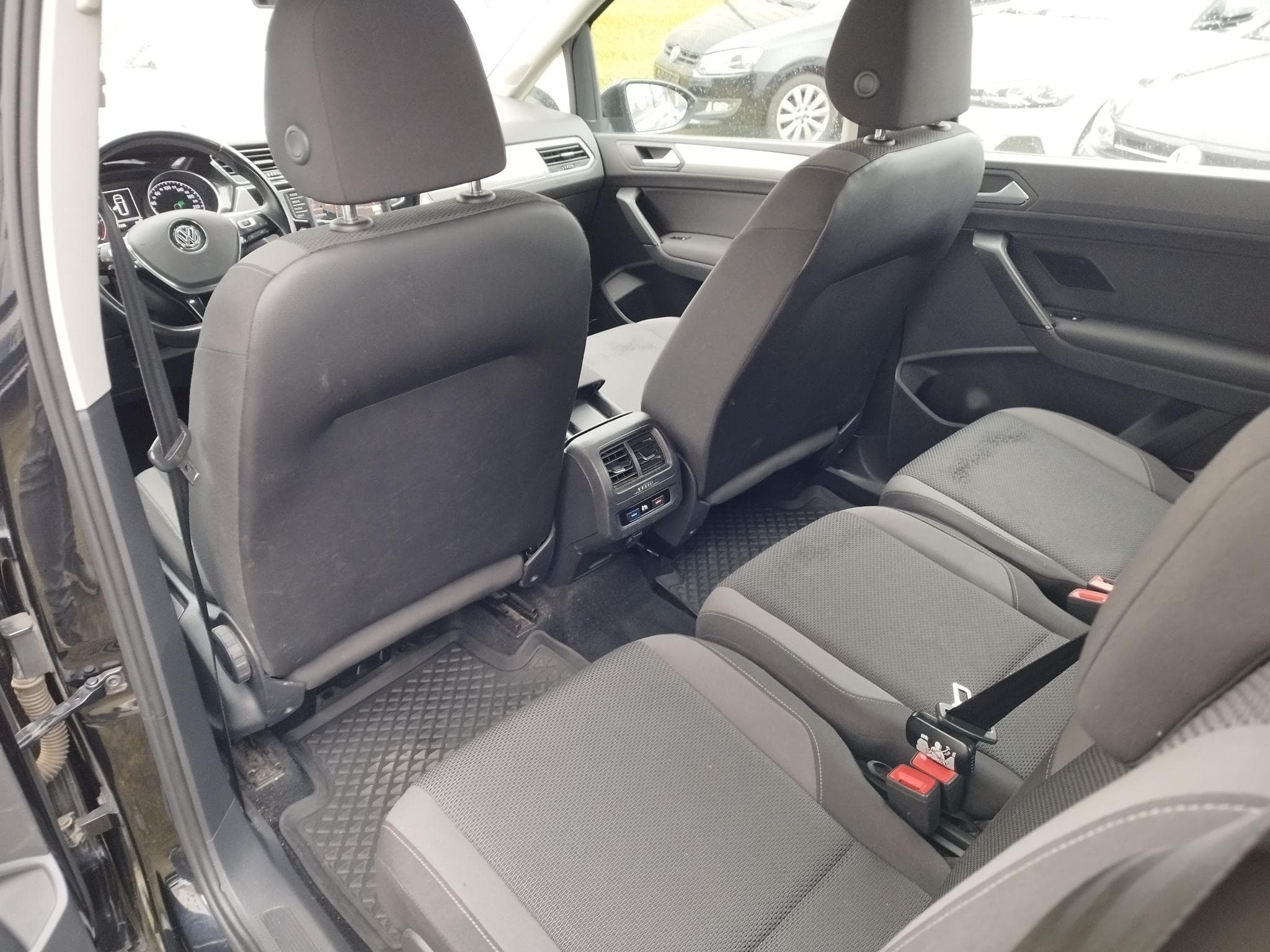 VW Touran 1.6 TDI 115 DSG7 (2016) - Foto 9