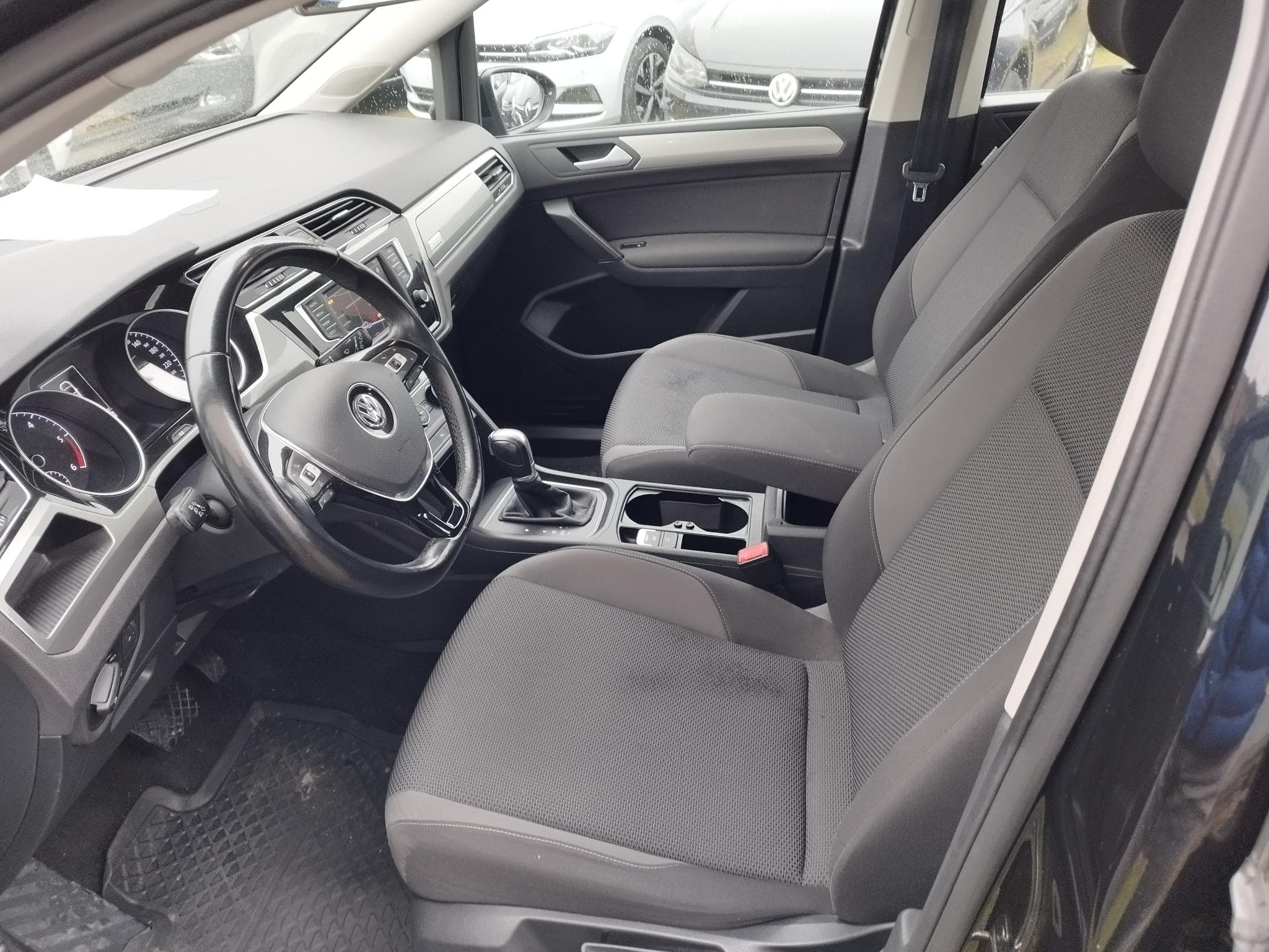 VW Touran 1.6 TDI 115 DSG7 (2016) - Foto 10