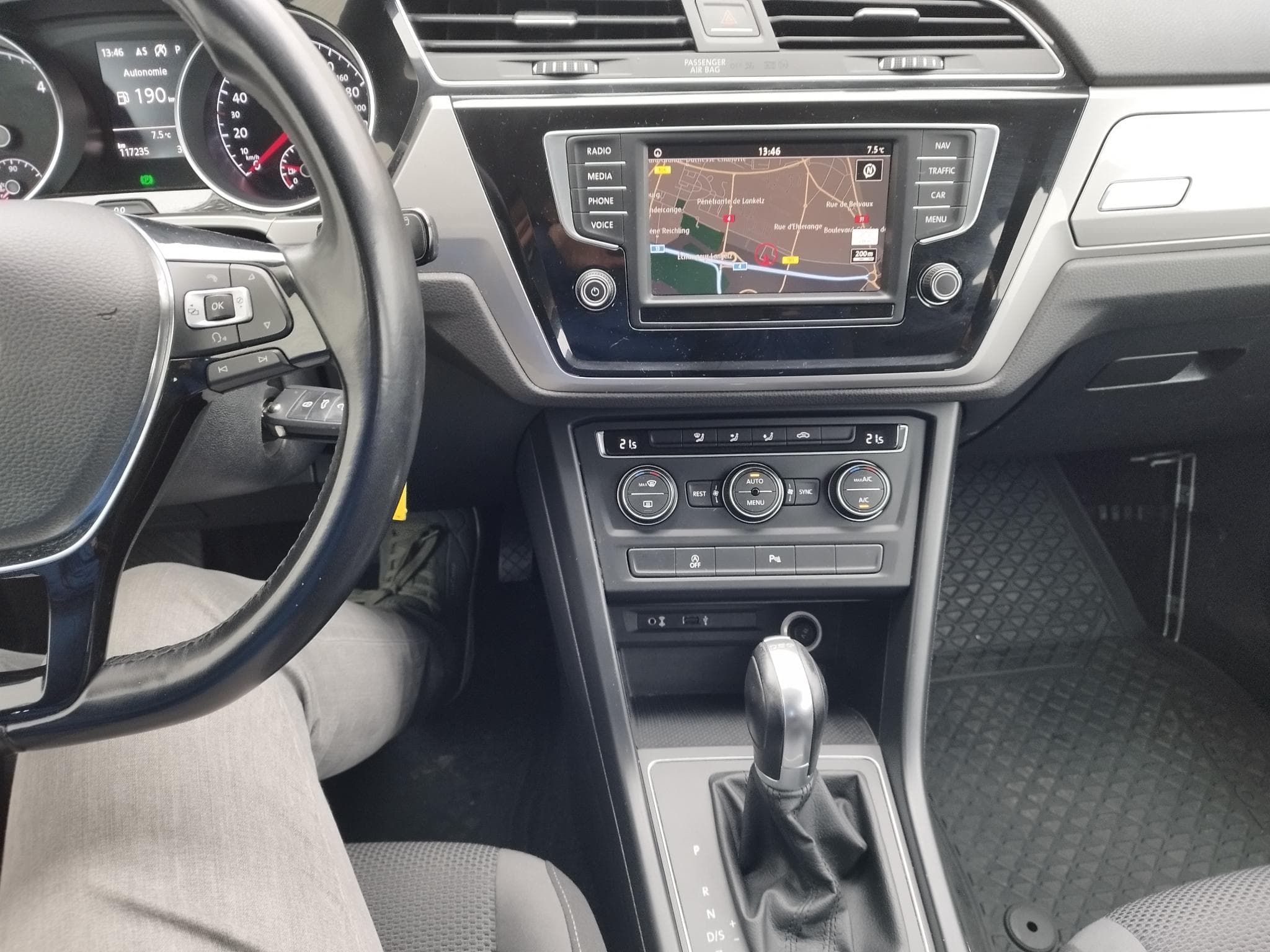 VW Touran 1.6 TDI 115 DSG7 (2016) - Foto 11