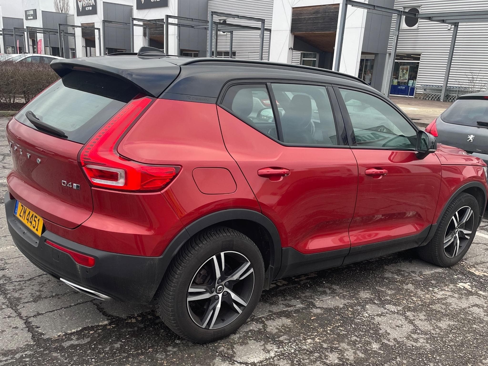 Volvo XC40 D4 AWD - 190 - BVA Geartronic R-Design (2018) - Photo 2