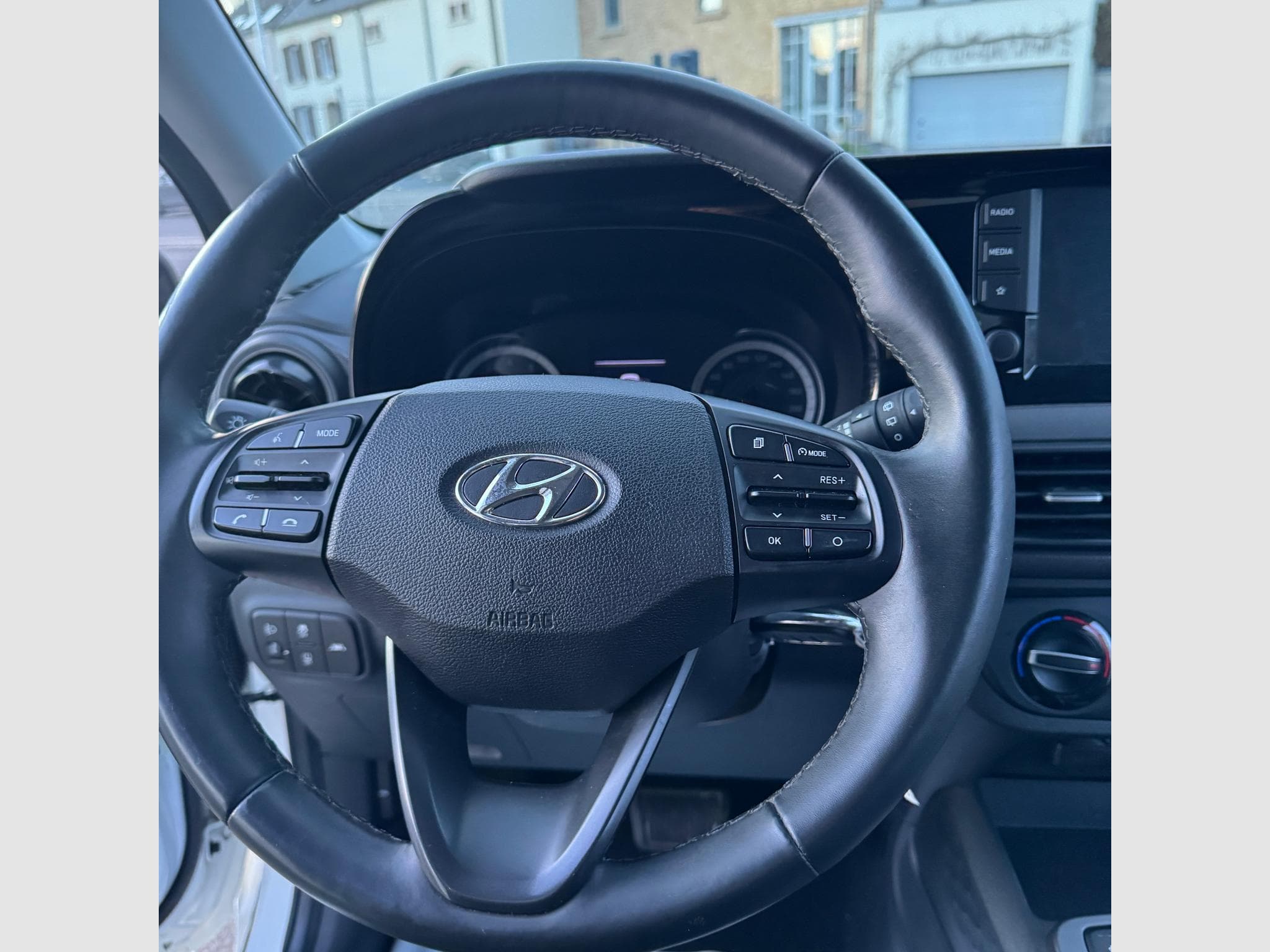 Hyundai i10 1,2 lounge blue (2020) - Photo 12