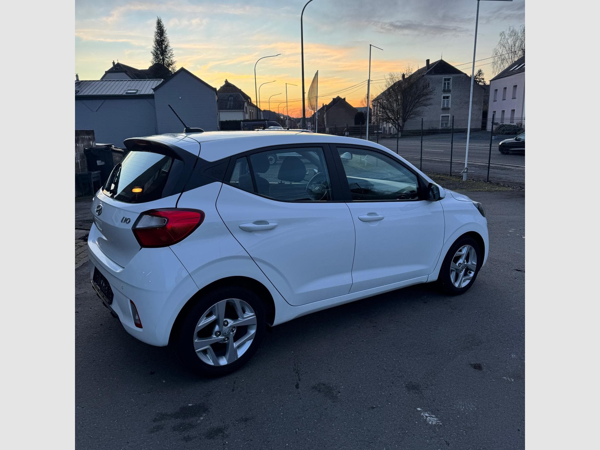 Hyundai i10 1,2 lounge blue (2020) - Photo 4