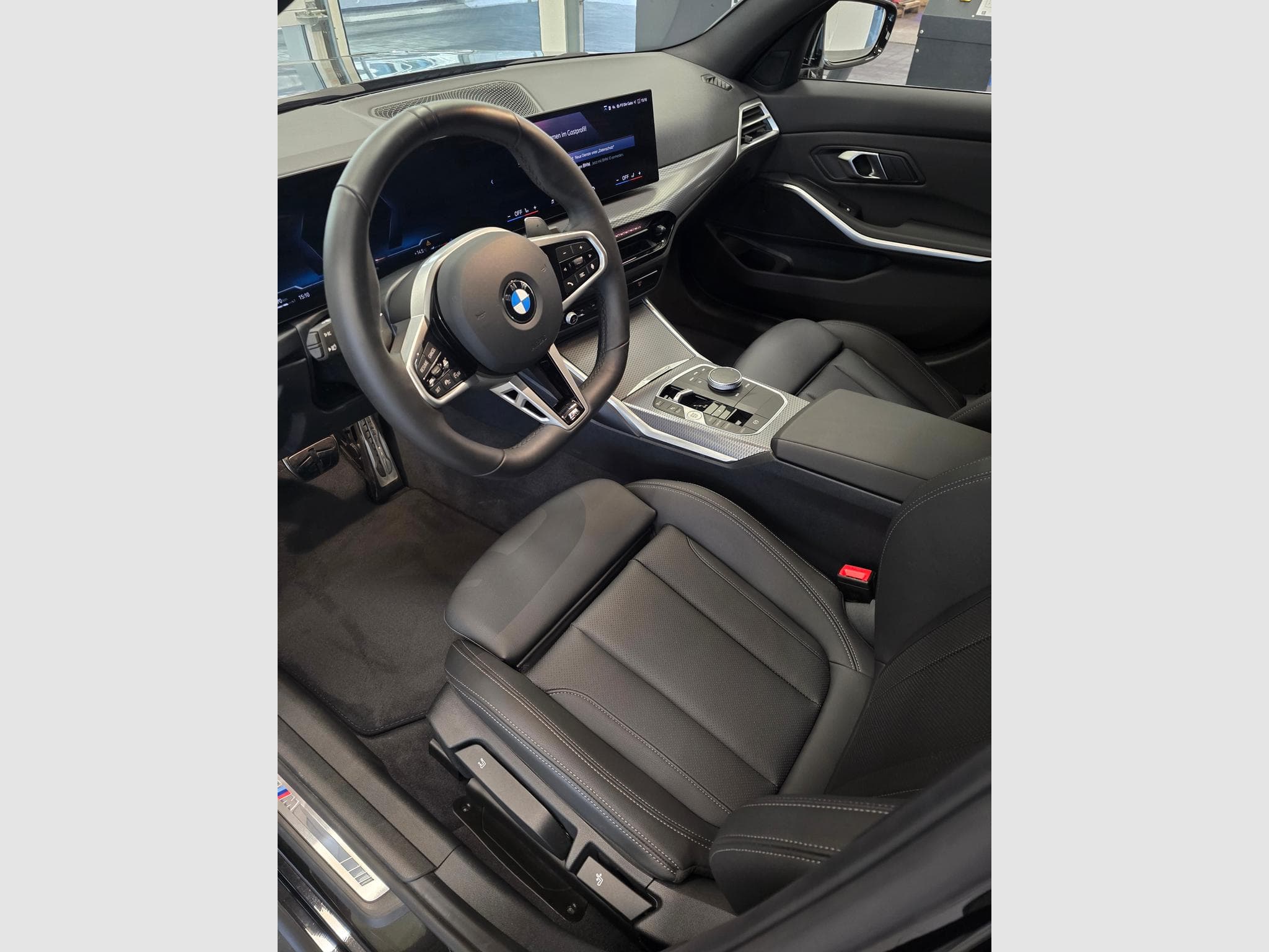 BMW 330 i xDrive M-Sport (2025) - Foto 4