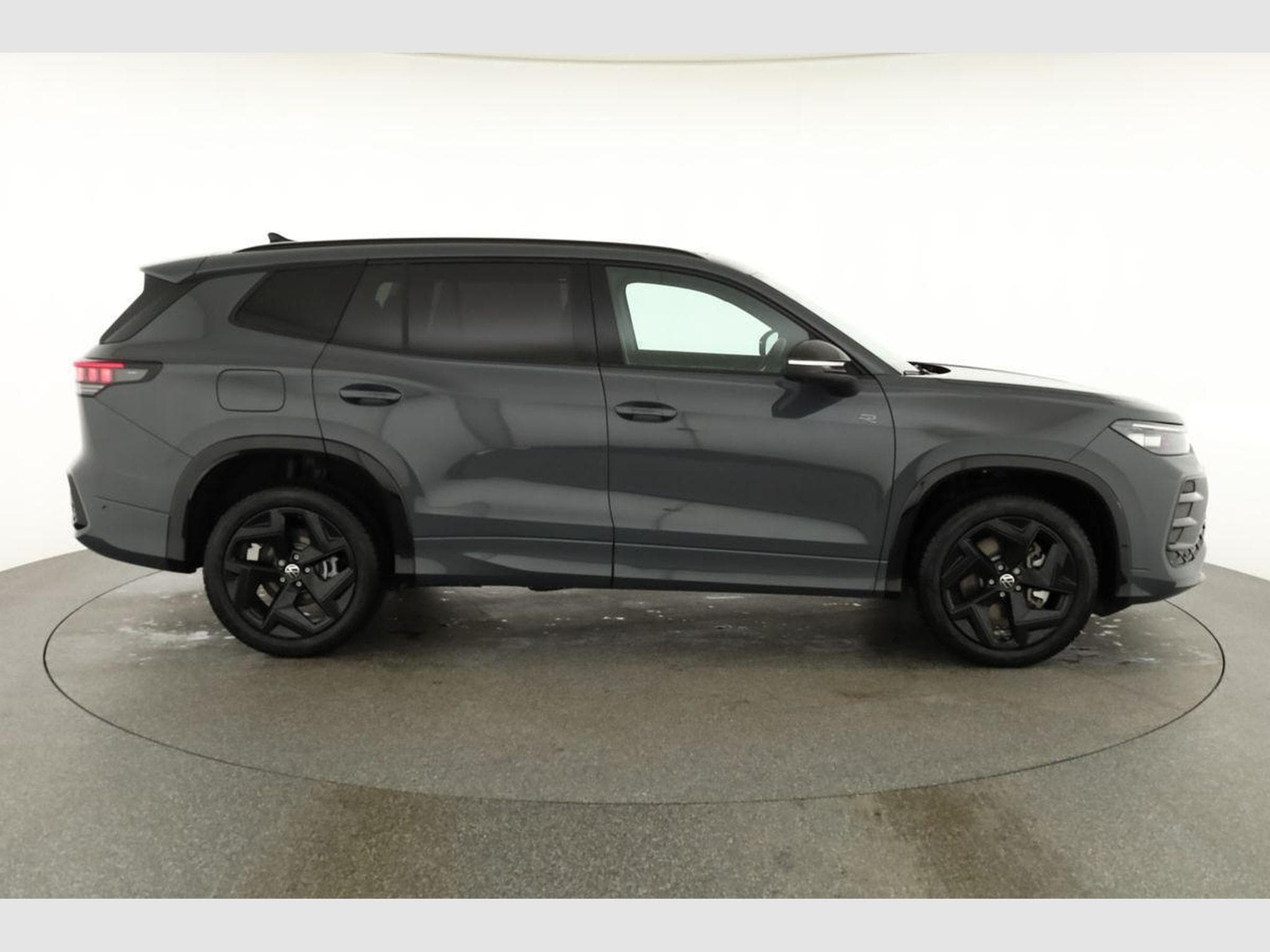 VW Tayron 1.5 TSI eHybrid 150 kW R-Line (2025) - Foto 23