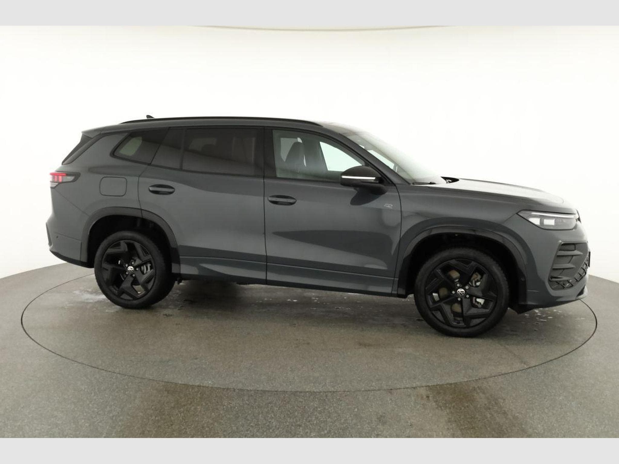 VW Tayron 1.5 TSI eHybrid 150 kW R-Line (2025) - Foto 24