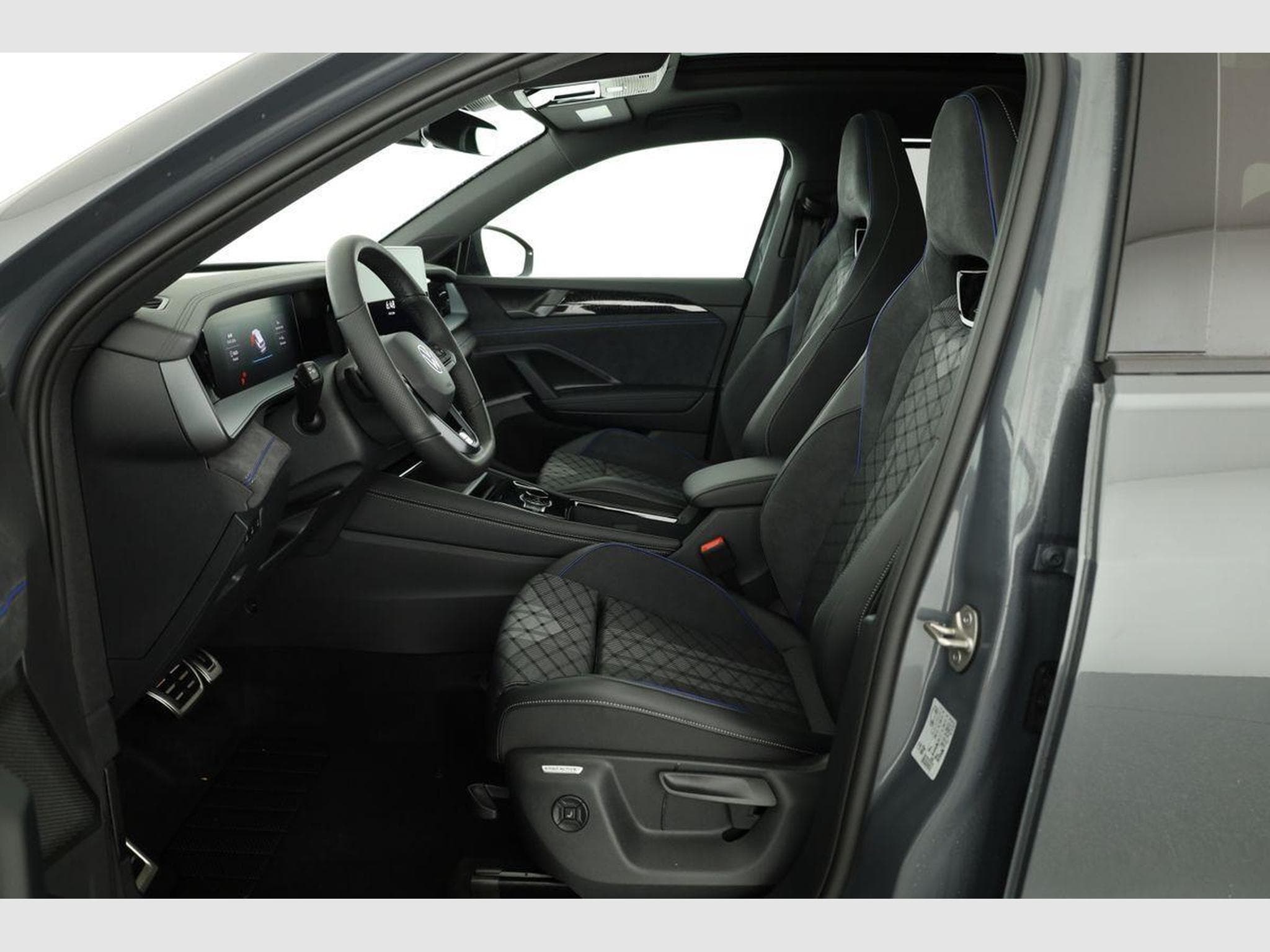 VW Tayron 1.5 TSI eHybrid 150 kW R-Line (2025) - Foto 9