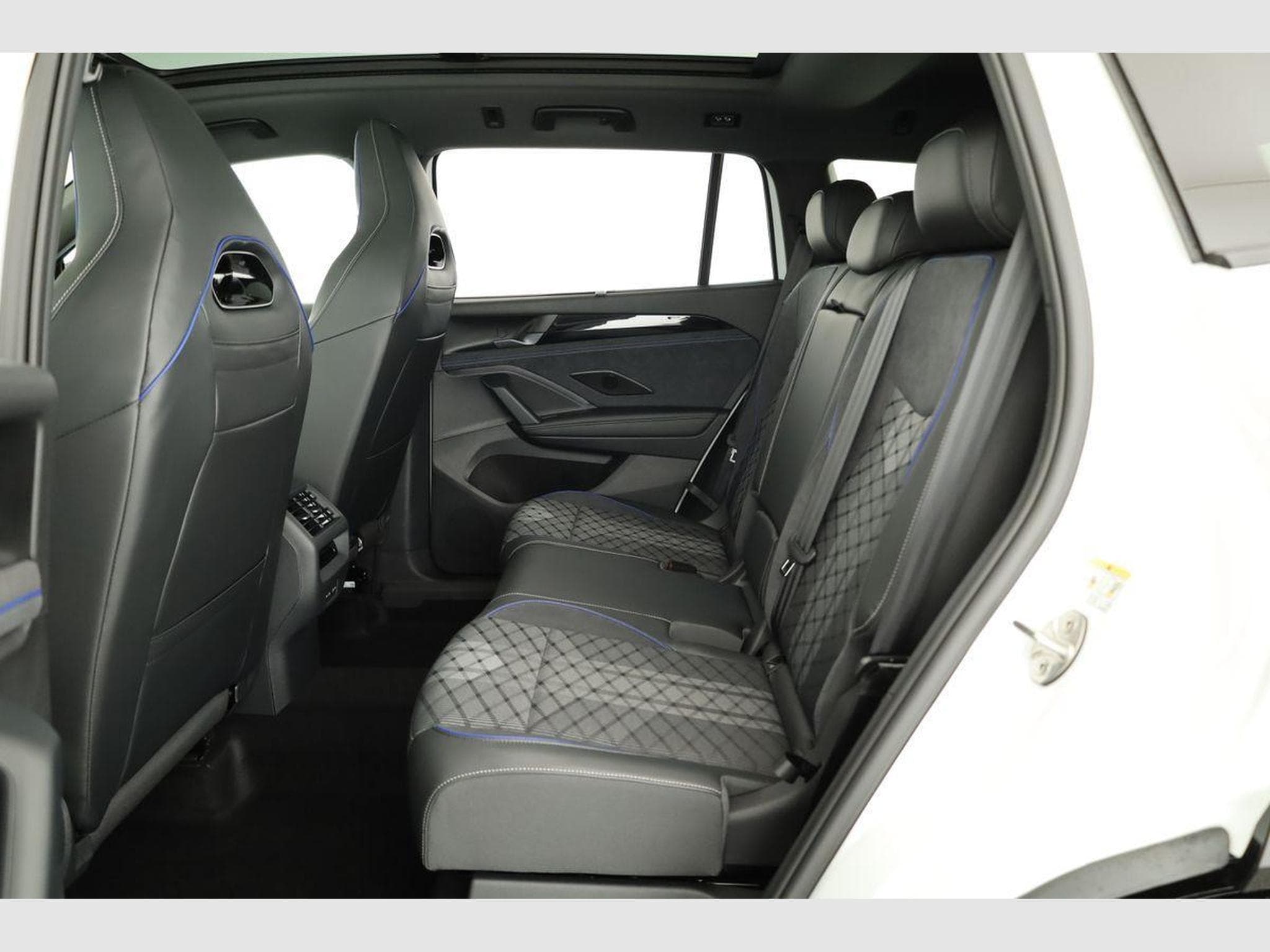 VW Tayron 1.5 TSI eHybrid 150 kW R-Line (2025) - Foto 11