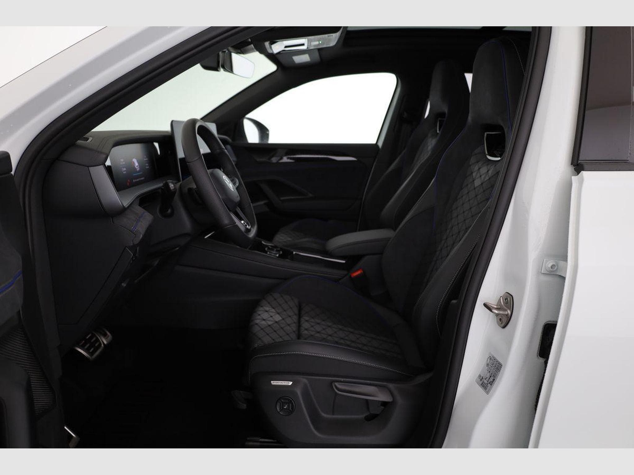 VW Tayron 1.5 TSI eHybrid 150 kW R-Line (2025) - Foto 9