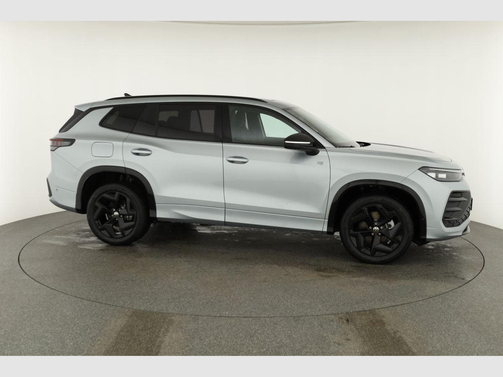 VW Tayron 1.5 TSI eHybrid 150 kW R-Line (2025) - Foto 23