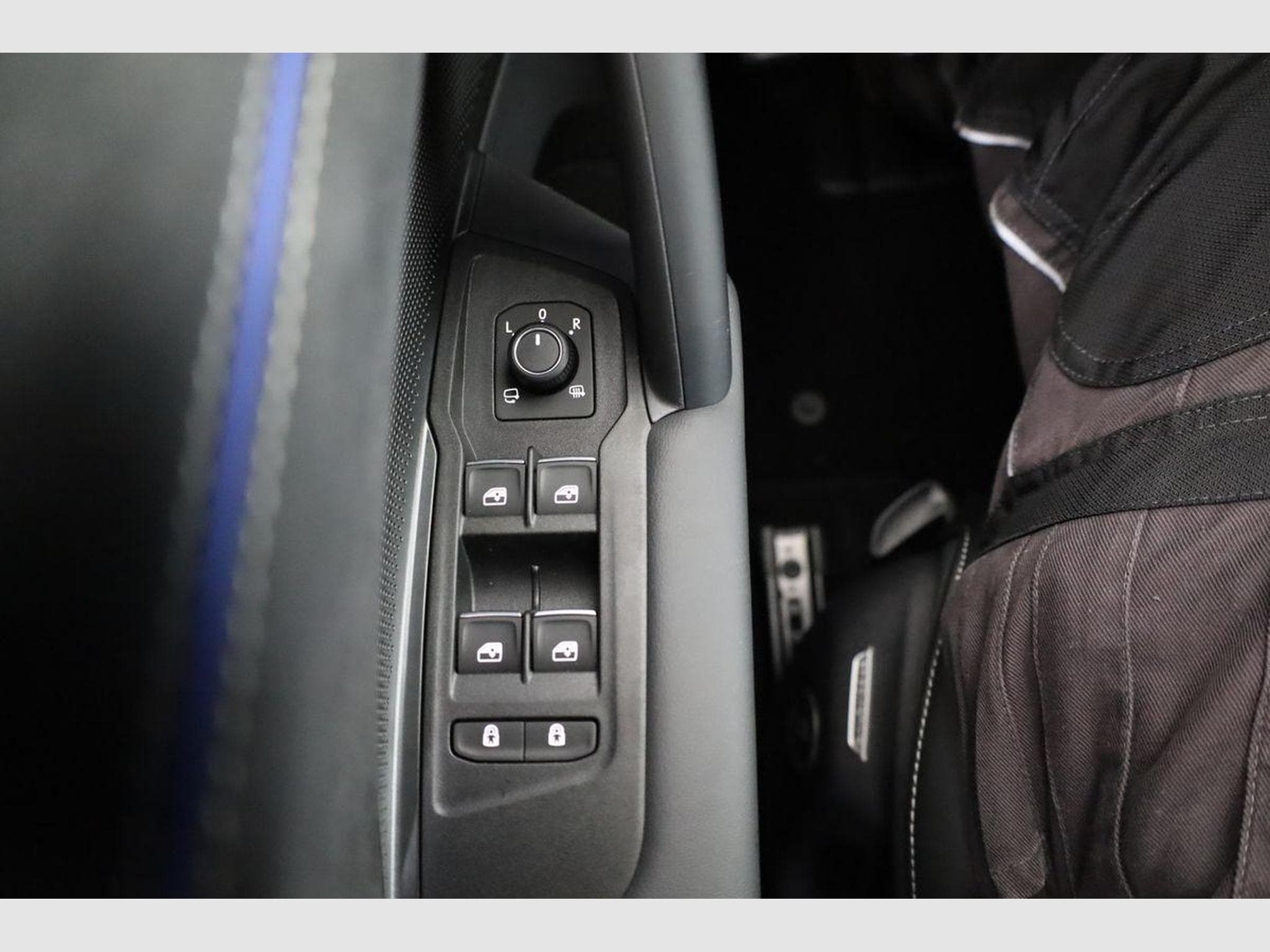 VW Tayron 1.5 TSI eHybrid 150 kW R-Line (2025) - Foto 8