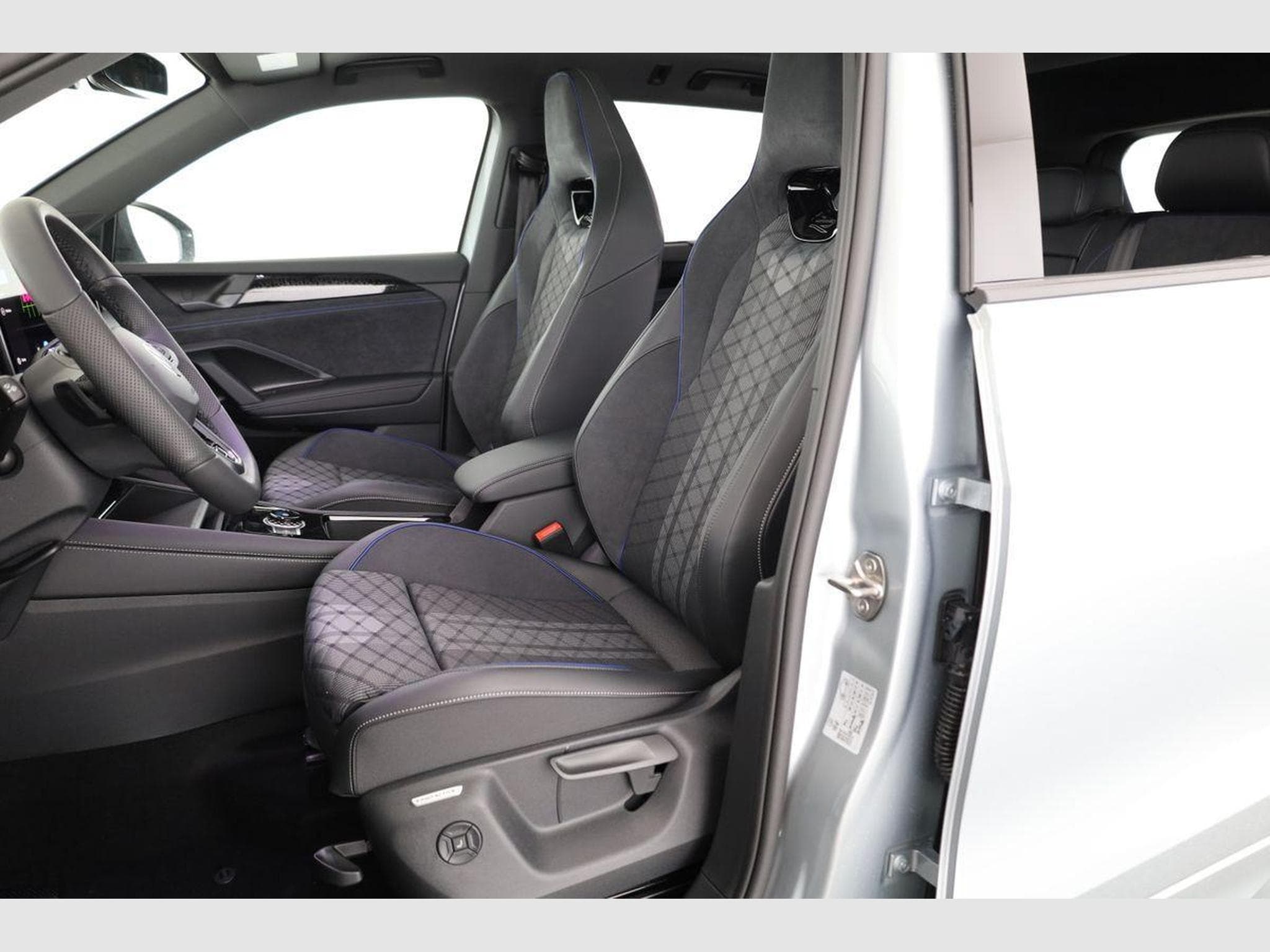 VW Tayron 1.5 TSI eHybrid 150 kW R-Line (2025) - Foto 9