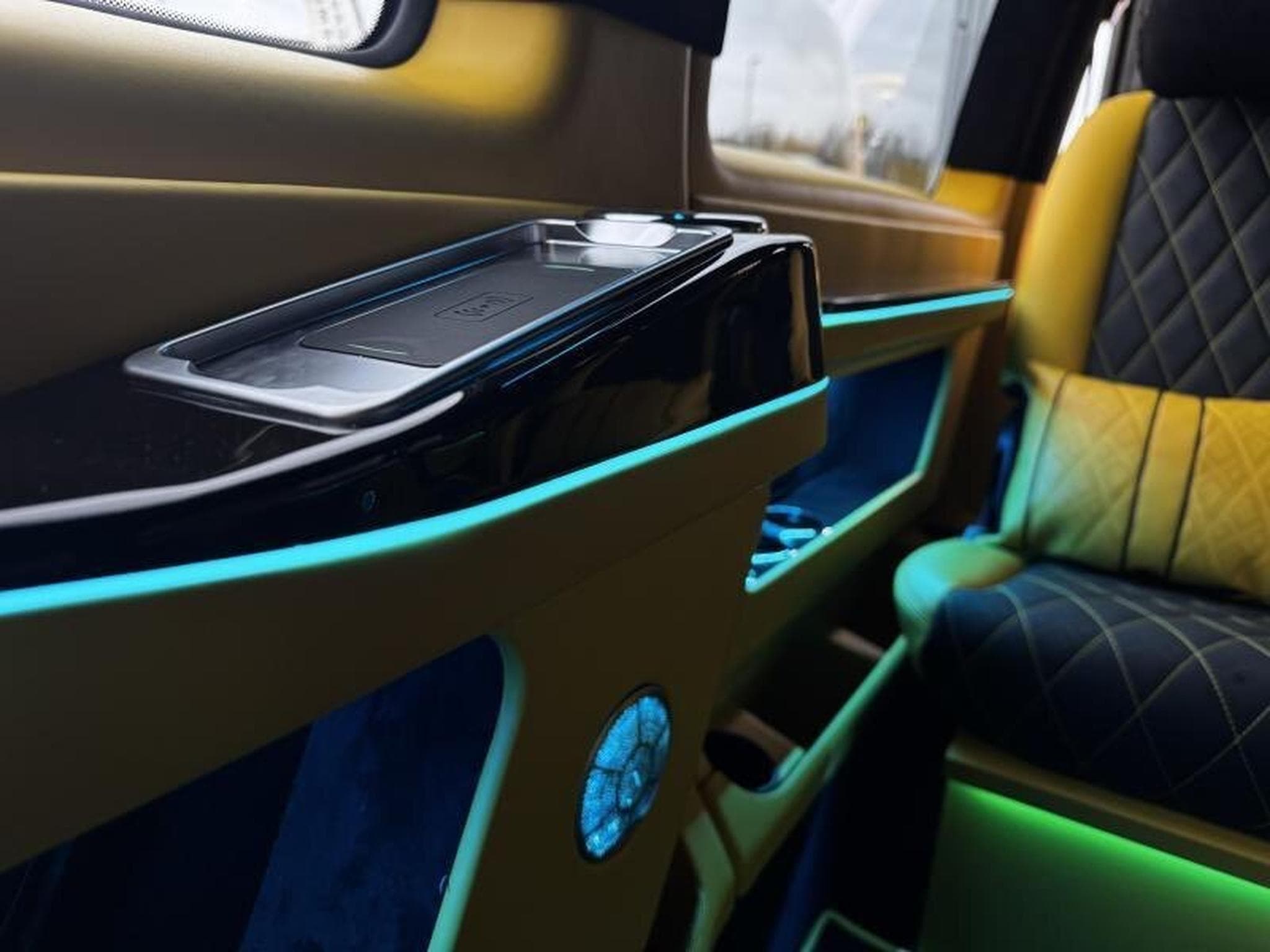 Mercedes Vito Tourer CDI extra-long propulsion 2.0L 136CV (2023) - Photo 9