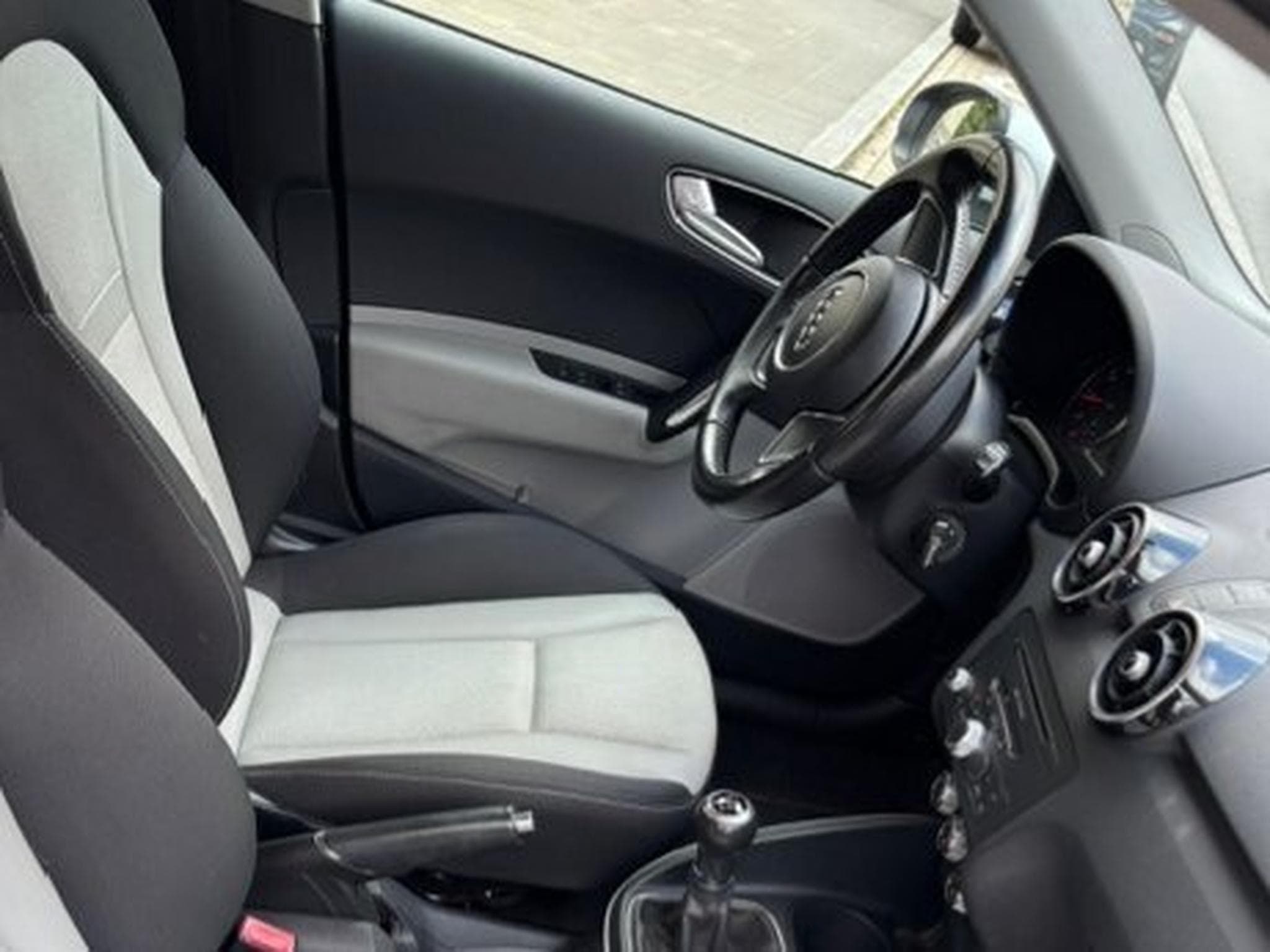 Audi A1 1.4 TFSI Sportback ambition (2012) - Photo 6